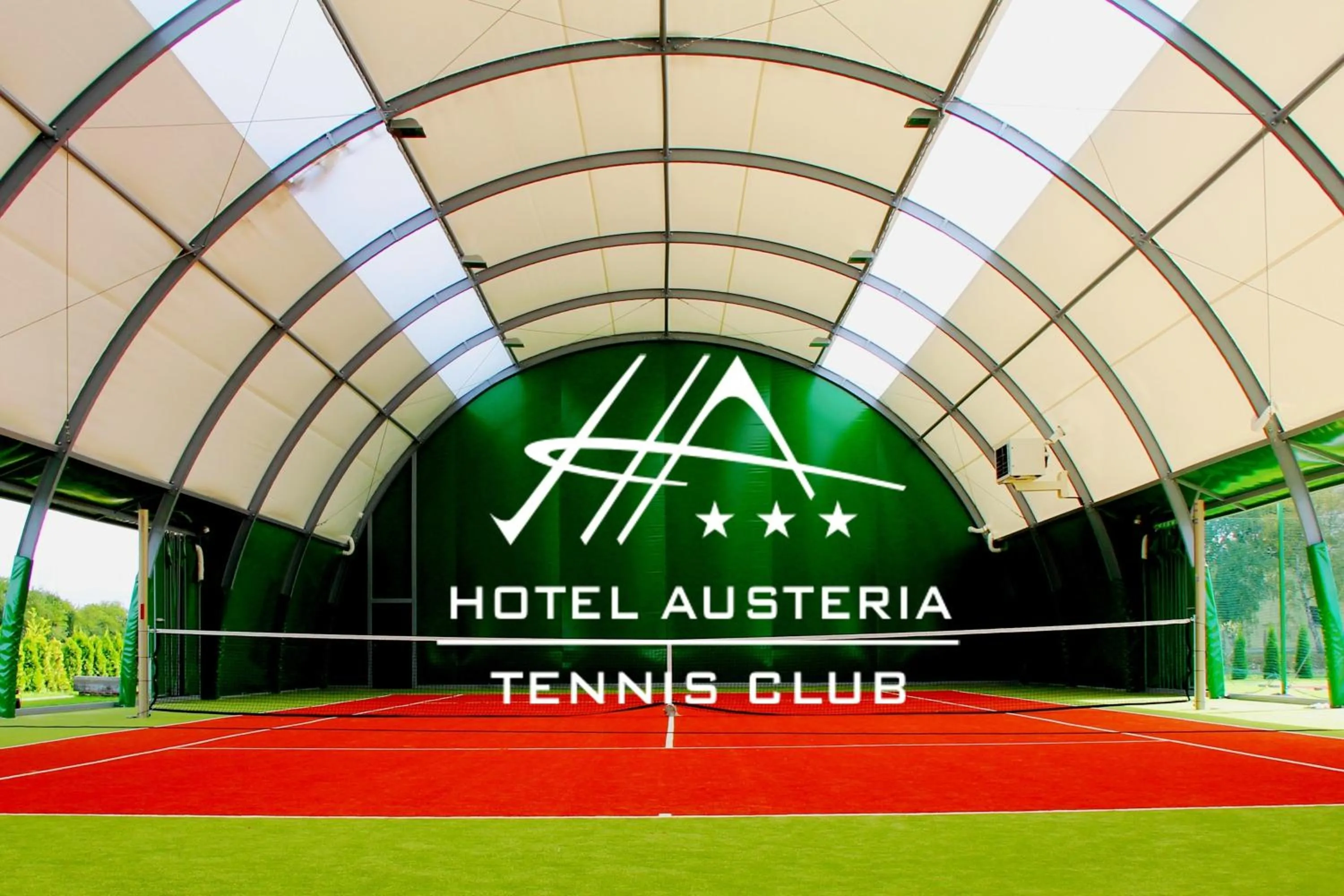 Tennis court in Hotel Austeria Conference & Spa