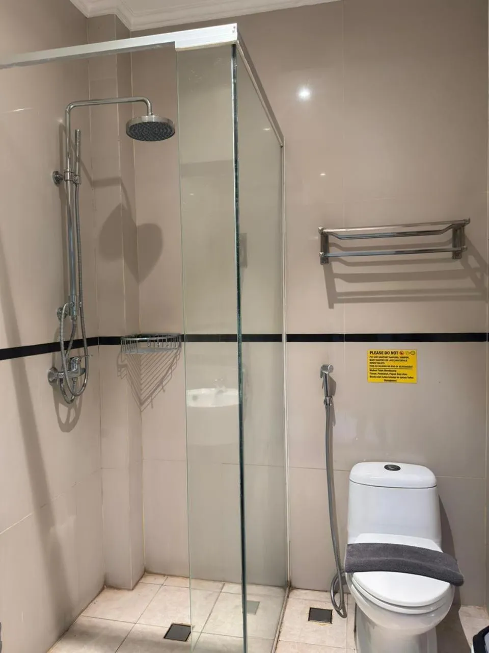 Shower in Kuta Town House Apartments