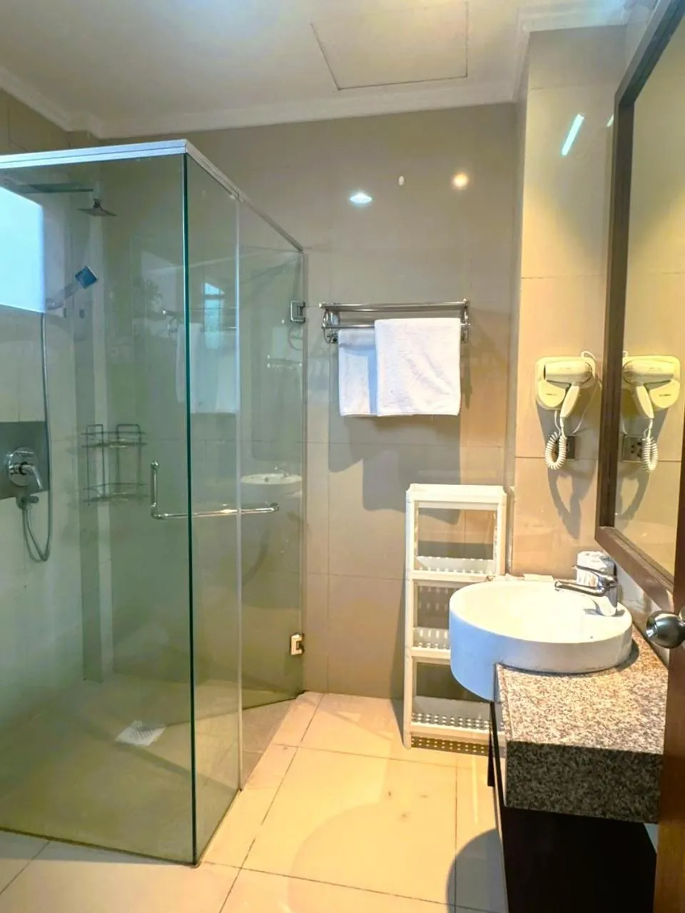 Shower in Kuta Town House Apartments