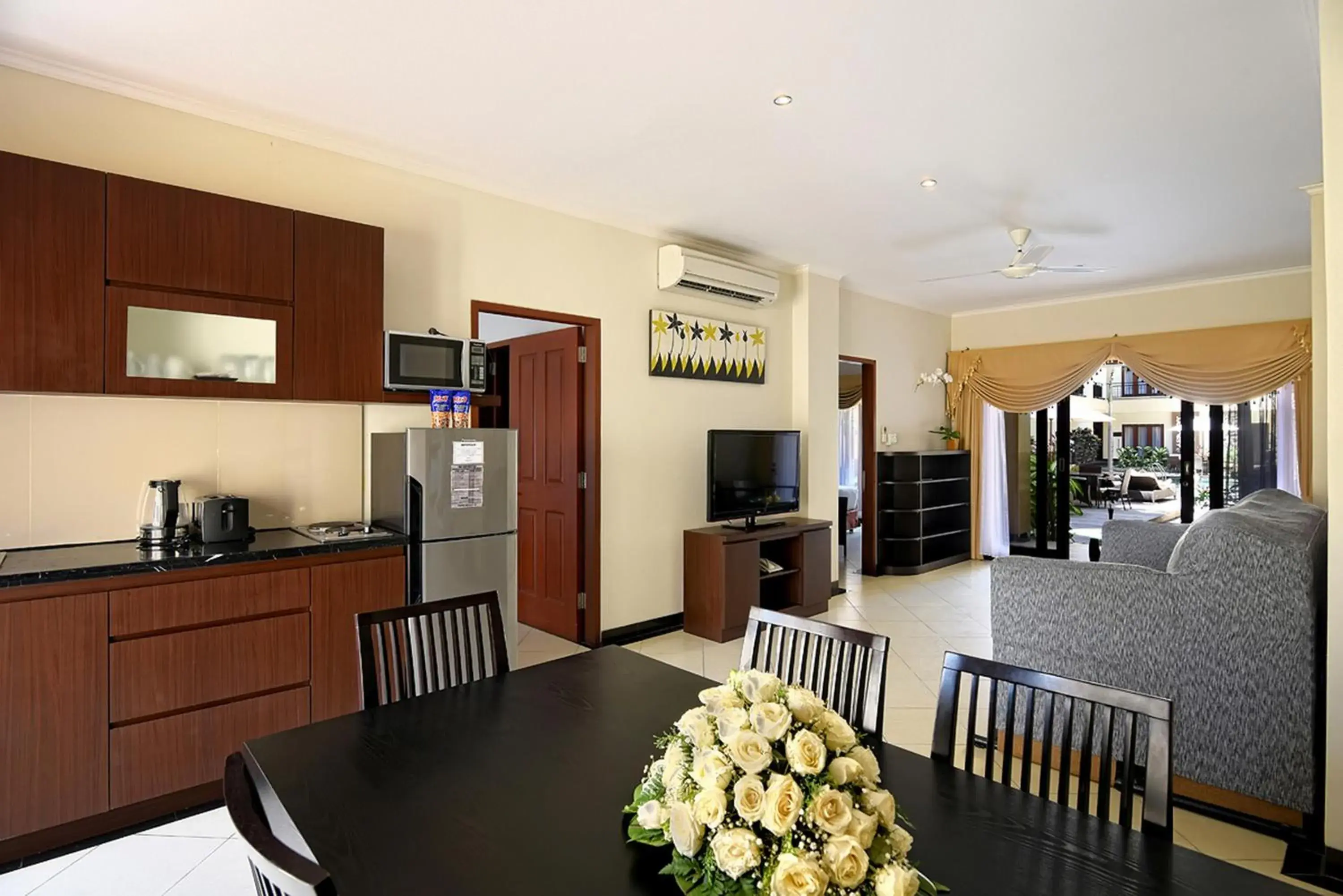 Family Three-Bedroom Suite in Kuta Town House Apartments Family Three-Bedroom Suite in Kuta Town House Apartments