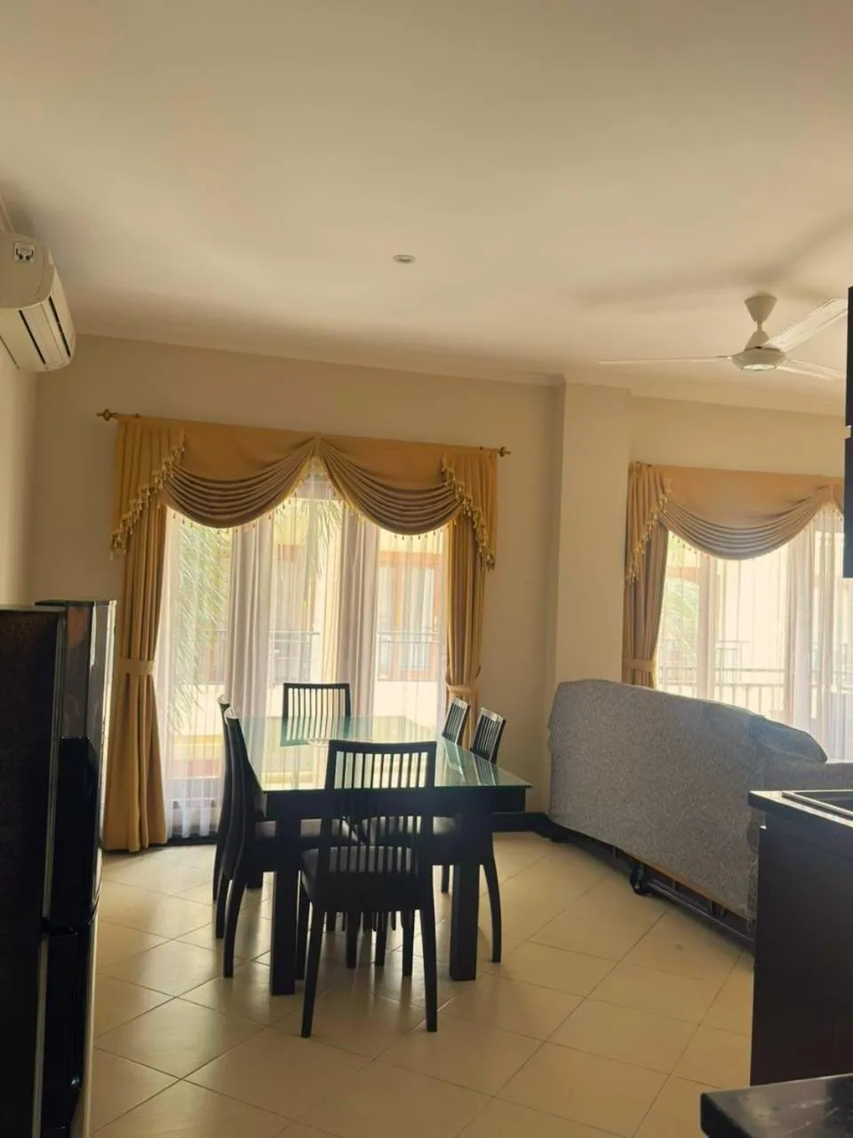 Dining area, Bed in Kuta Town House Apartments