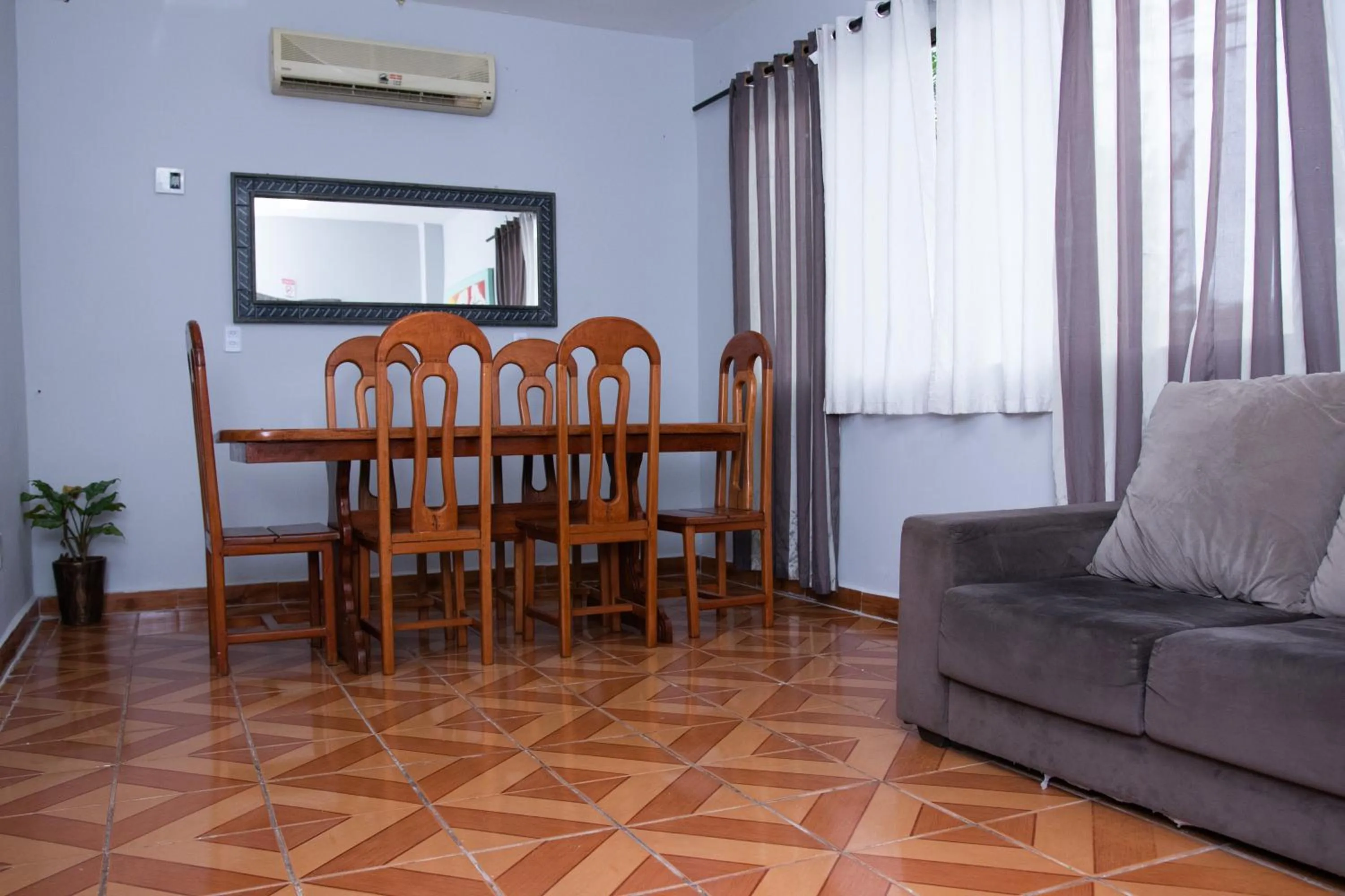 Communal lounge/ TV room in Guajará Palace Hotel