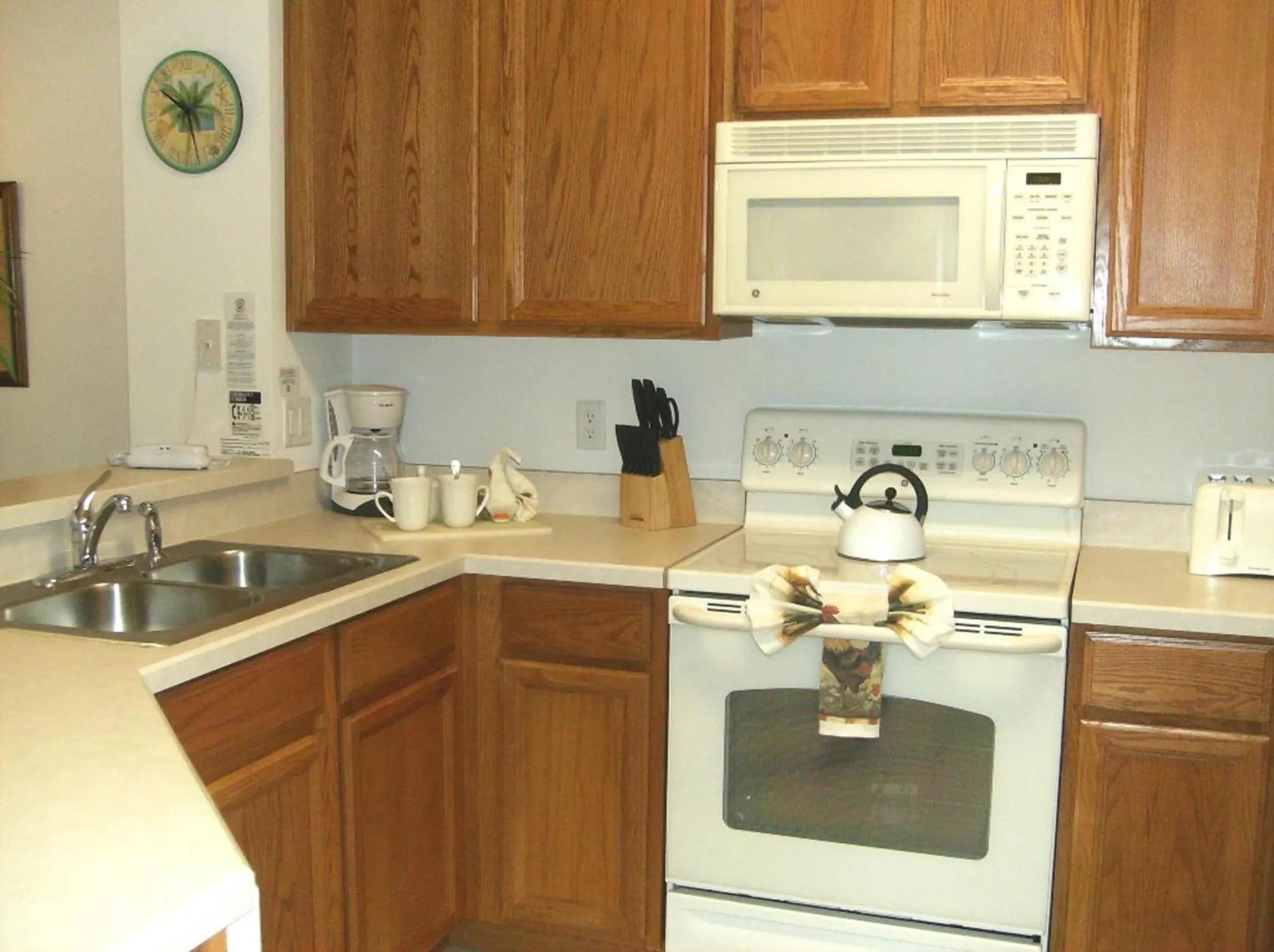 Kitchen or kitchenette in Private Pool Homes