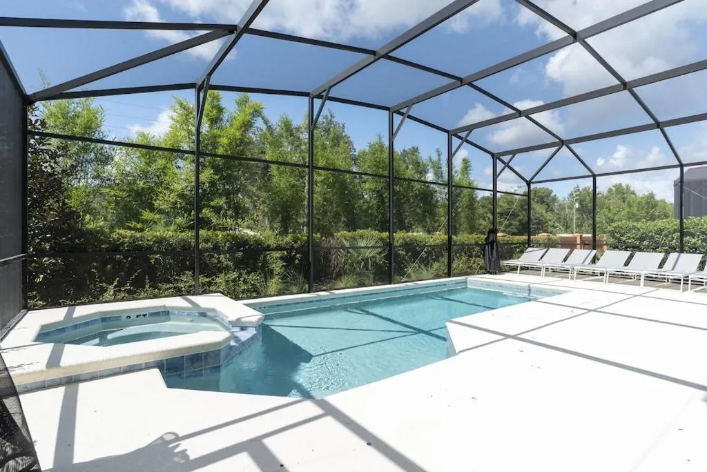 Swimming pool in Private Pool Homes