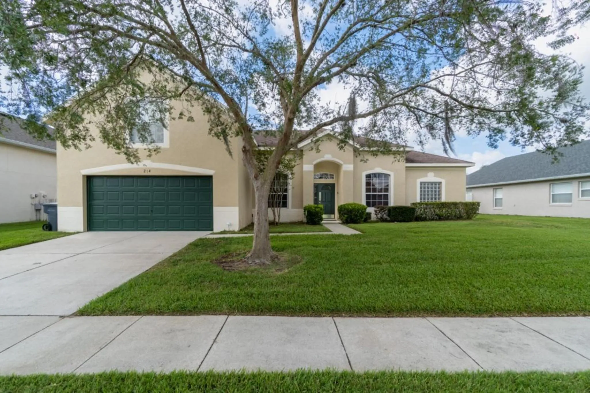 Property building in Private Pool Homes