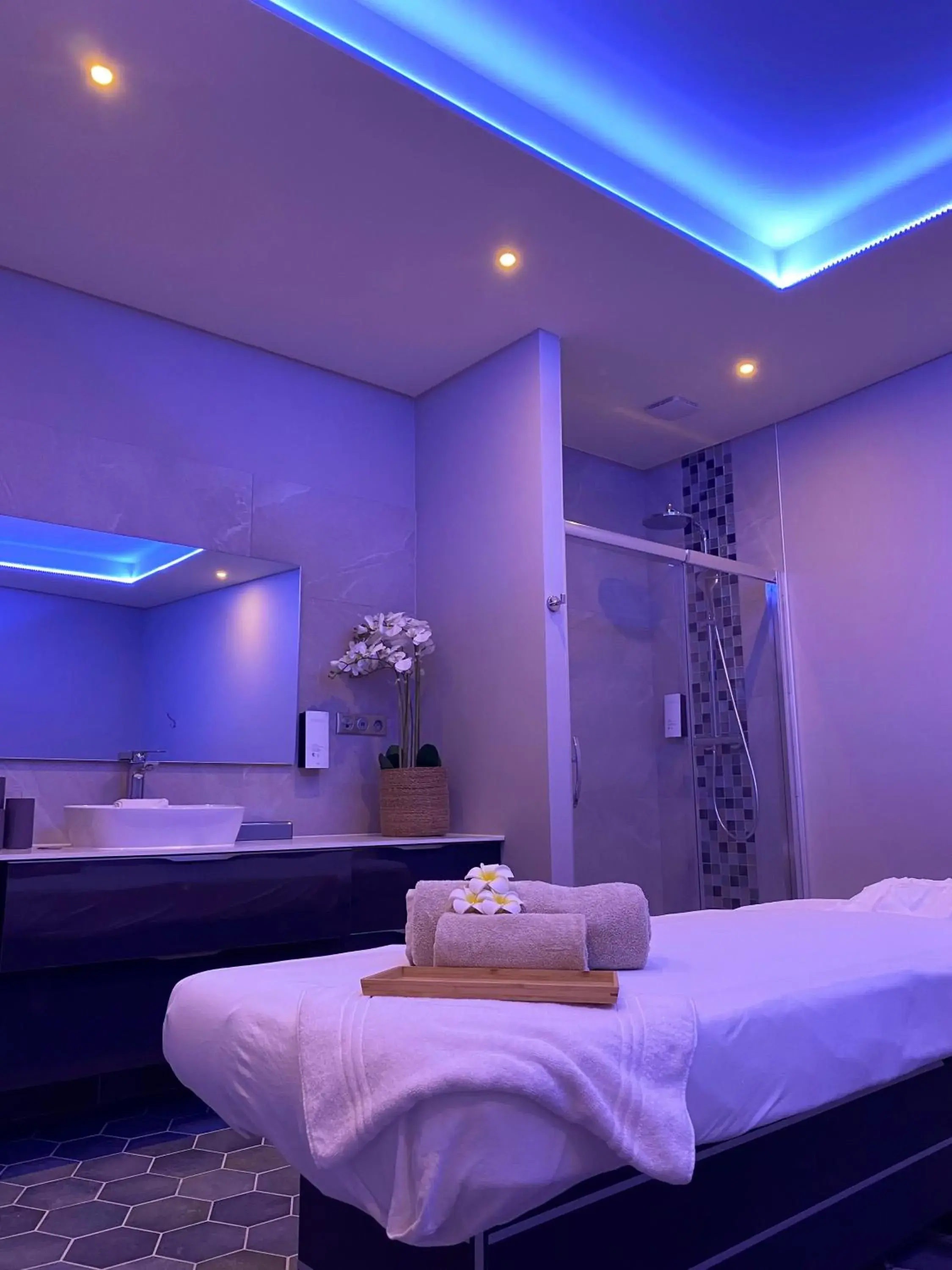 Massage, Bed in Hôtel Spa Marotte Massage, Bed in Hôtel Spa Marotte