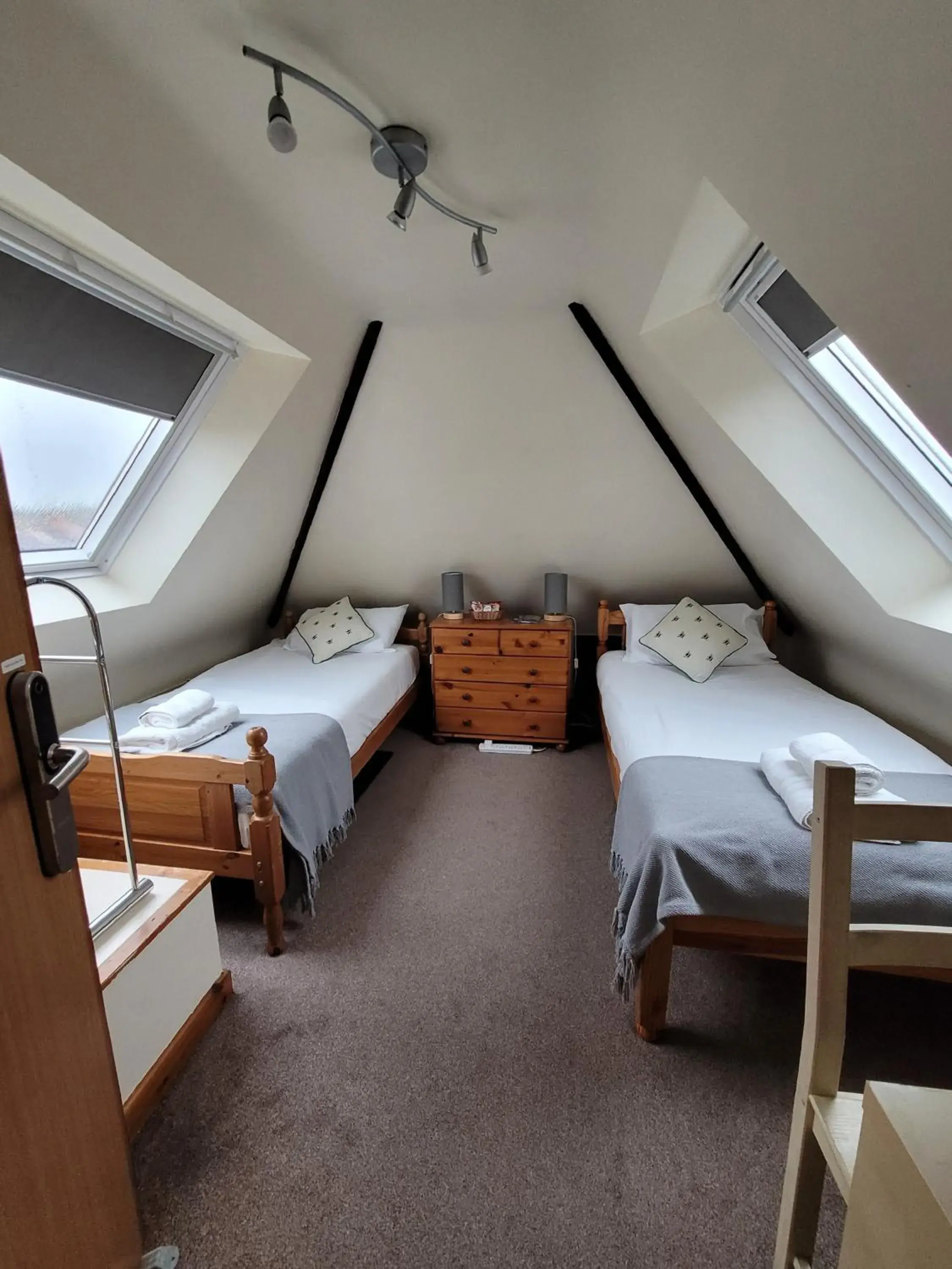 Twin Room with Shared Bathroom in Cornerways Guest House Twin Room with Shared Bathroom in Cornerways Guest House