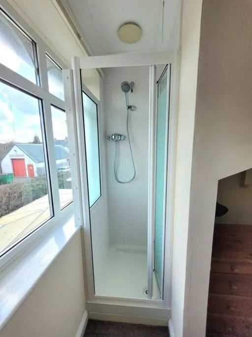 Shower in Cornerways Guest House
