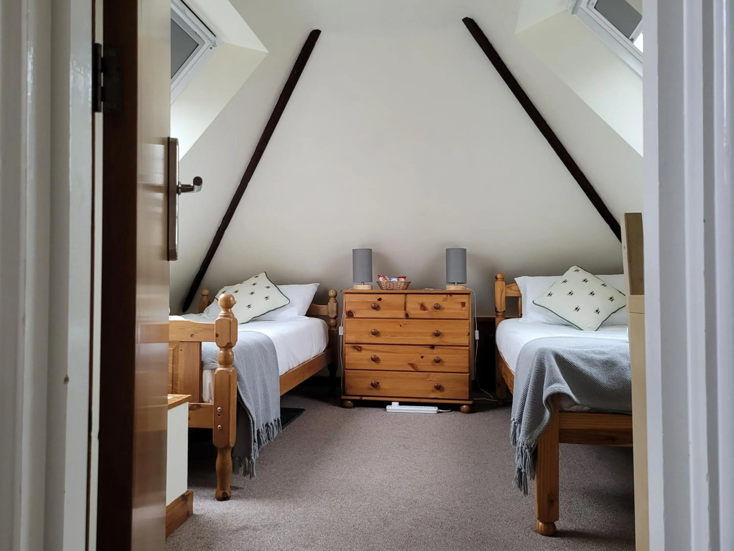 Twin Room with Shared Bathroom in Cornerways Guest House Twin Room with Shared Bathroom in Cornerways Guest House