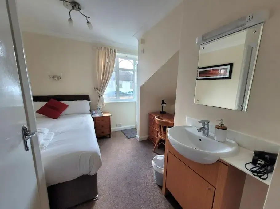 Small Double Room in Cornerways Guest House Small Double Room in Cornerways Guest House