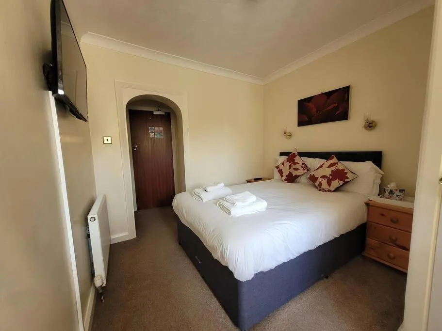 Bedroom, Bed in Cornerways Guest House