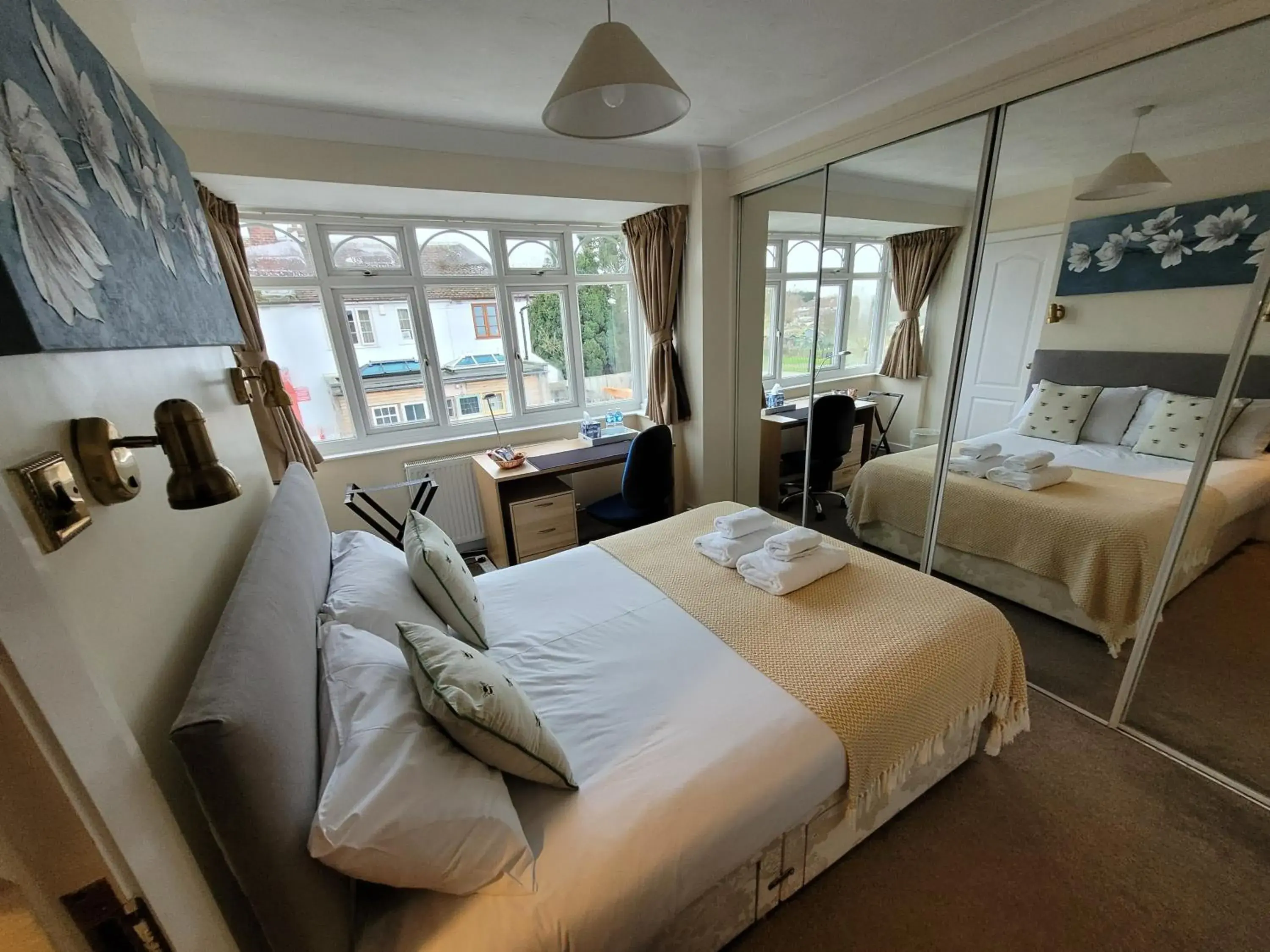 Double Room with Shared Bathroom in Cornerways Guest House Double Room with Shared Bathroom in Cornerways Guest House