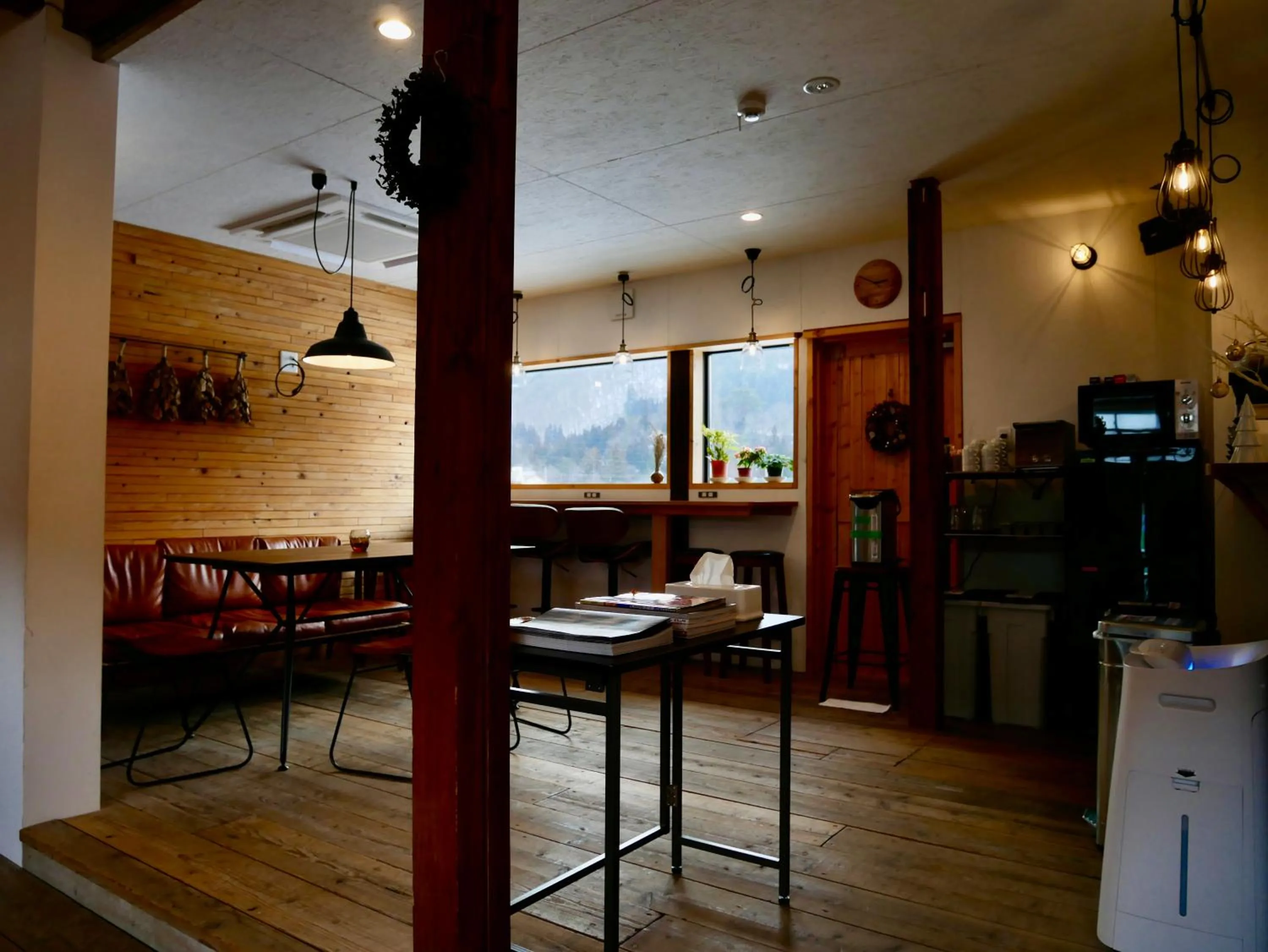 Communal lounge/ TV room in GuestHouse Shirakawa-Go INN