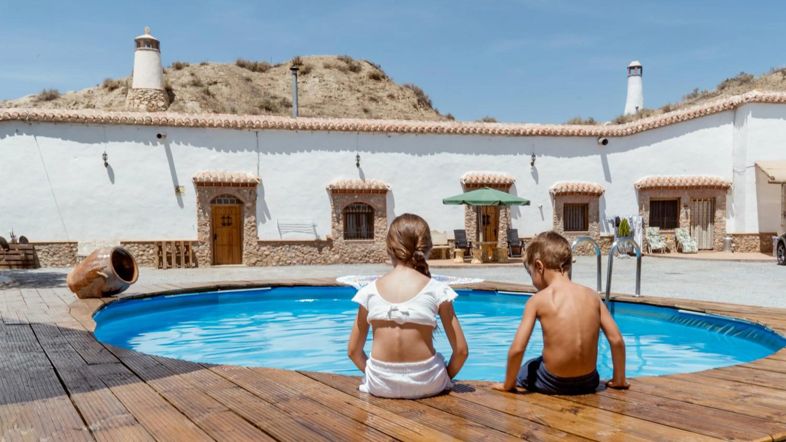 Swimming pool in Cuevas Cortijo Gachas