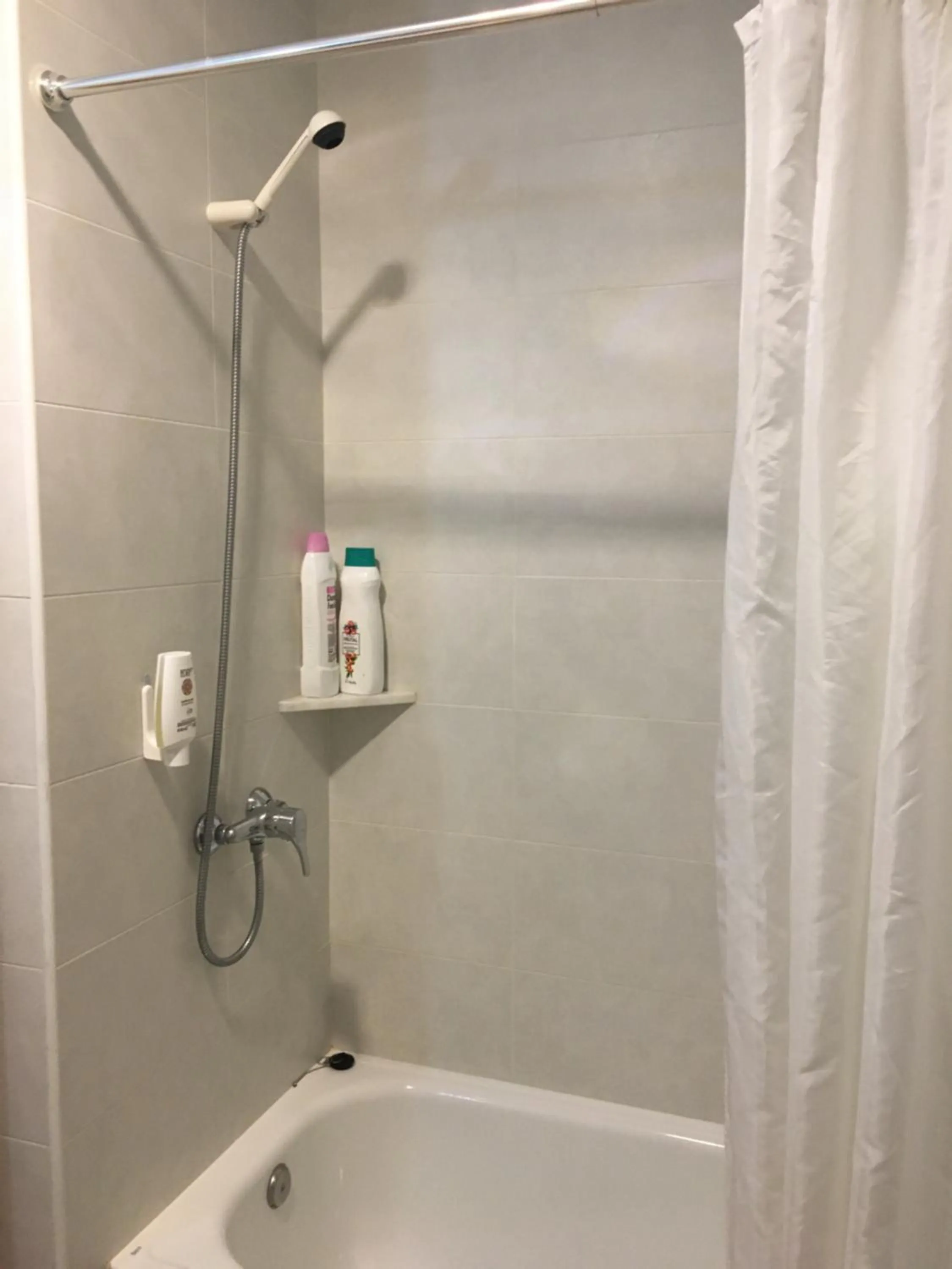 Bathroom in Hotel Albanta