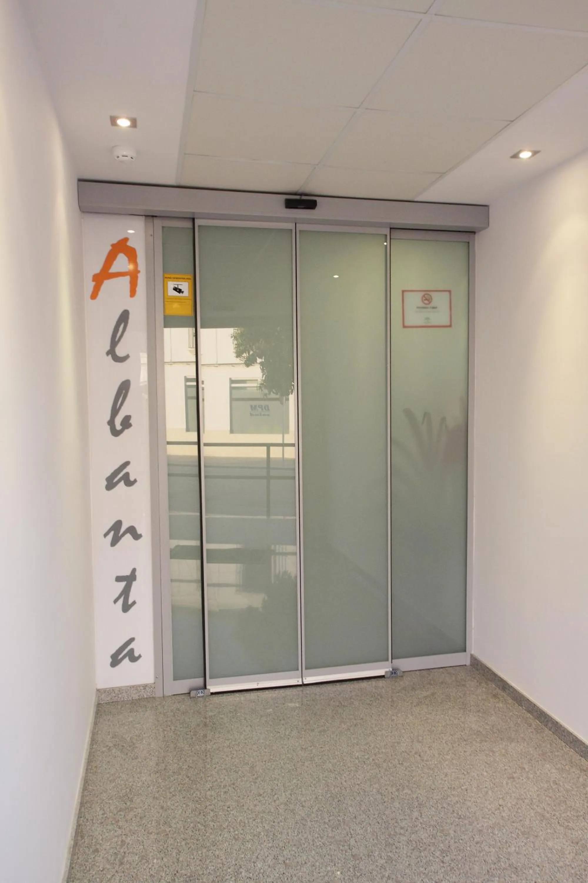 Facade/entrance in Hotel Albanta