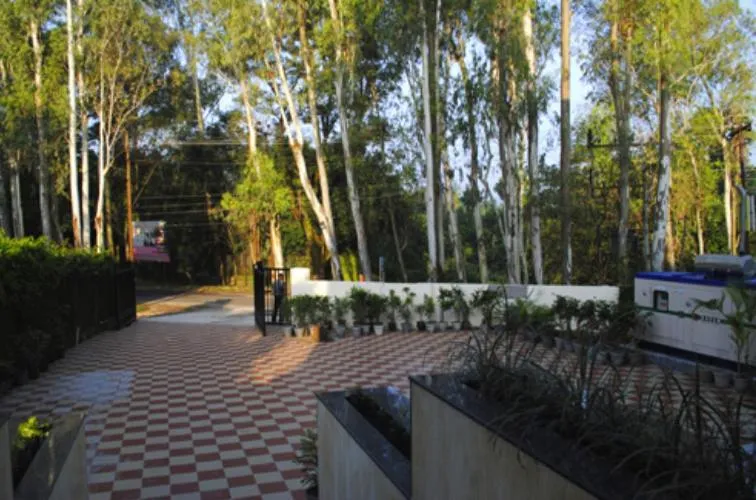 Parking in Hotel Forest Avenue - Best Luxury Hotel in Dehradun