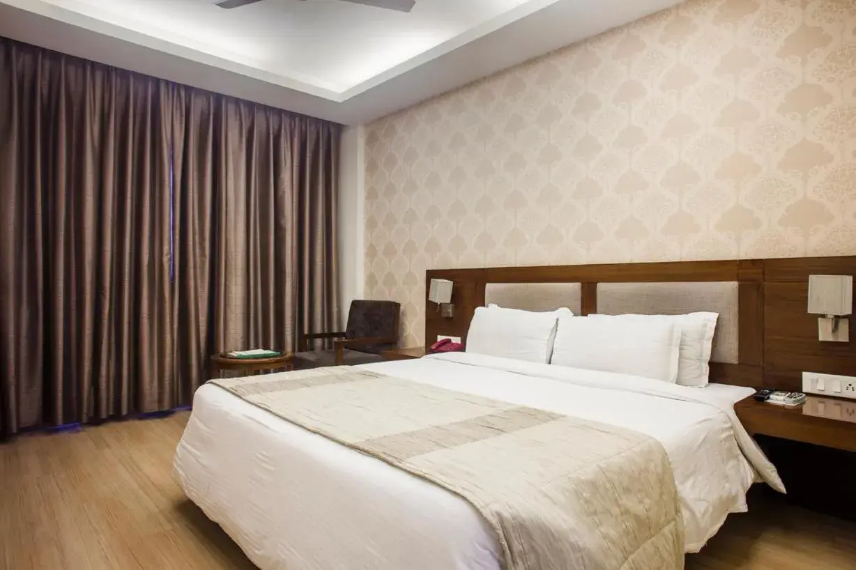 Bedroom, Bed in Hotel Forest Avenue - Best Luxury Hotel in Dehradun Bedroom, Bed in Hotel Forest Avenue - Best Luxury Hotel in Dehradun