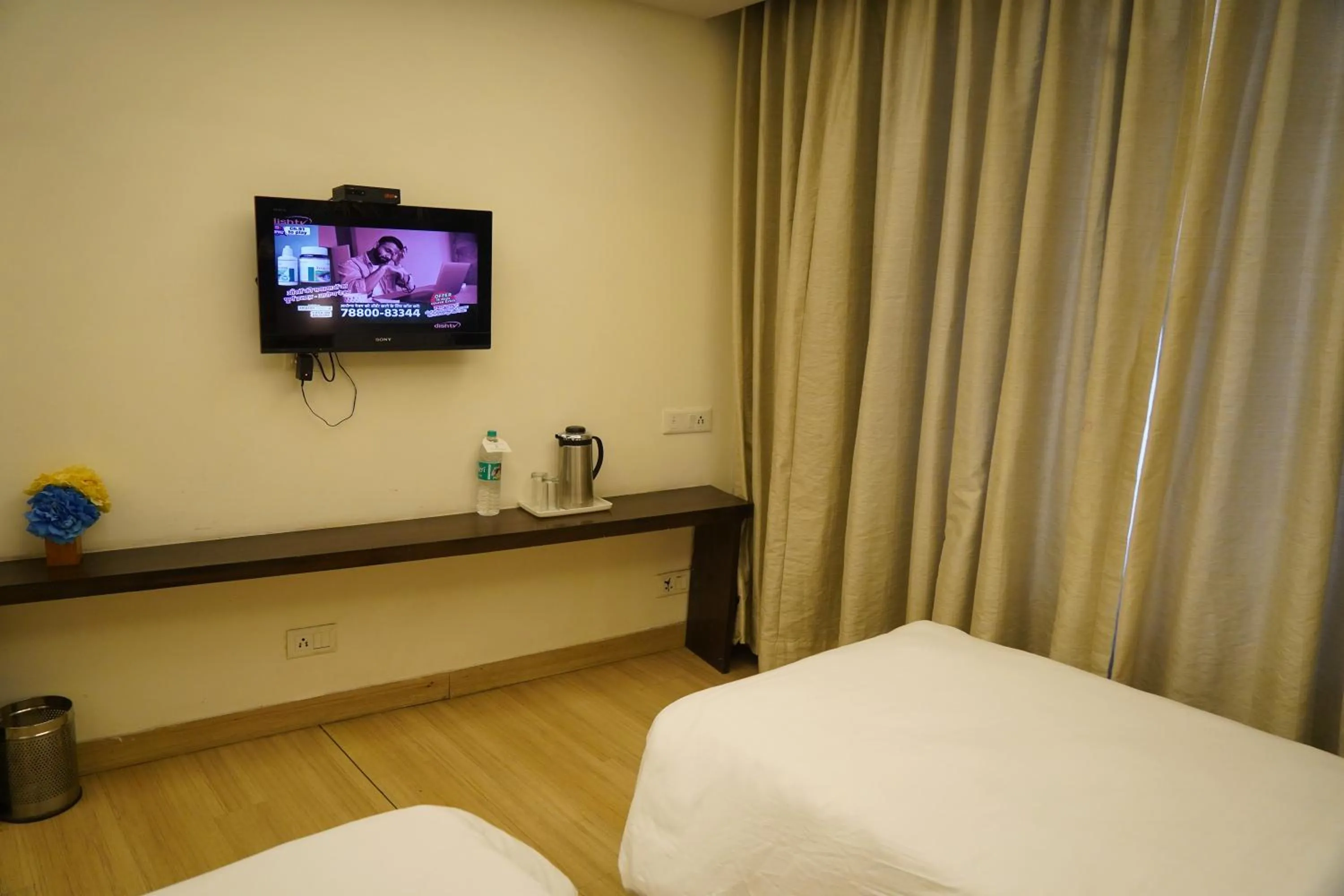 TV and multimedia, Bed in Hotel Forest Avenue - Best Luxury Hotel in Dehradun