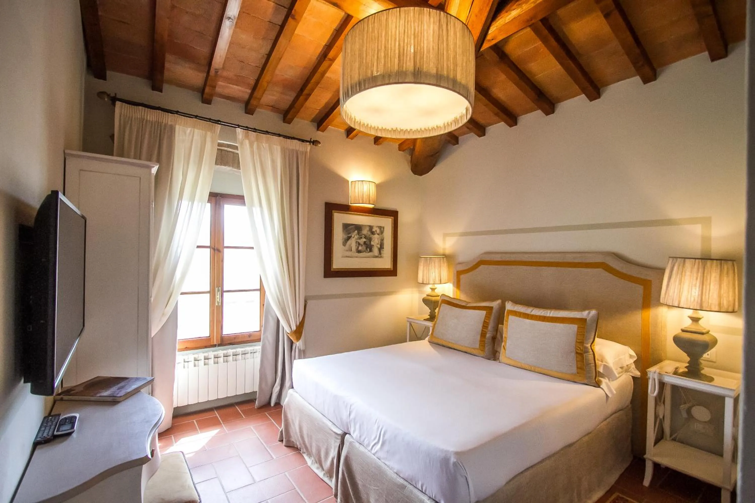 Photo of the whole room, Bed in Relais Villa Olmo - Place of Charme