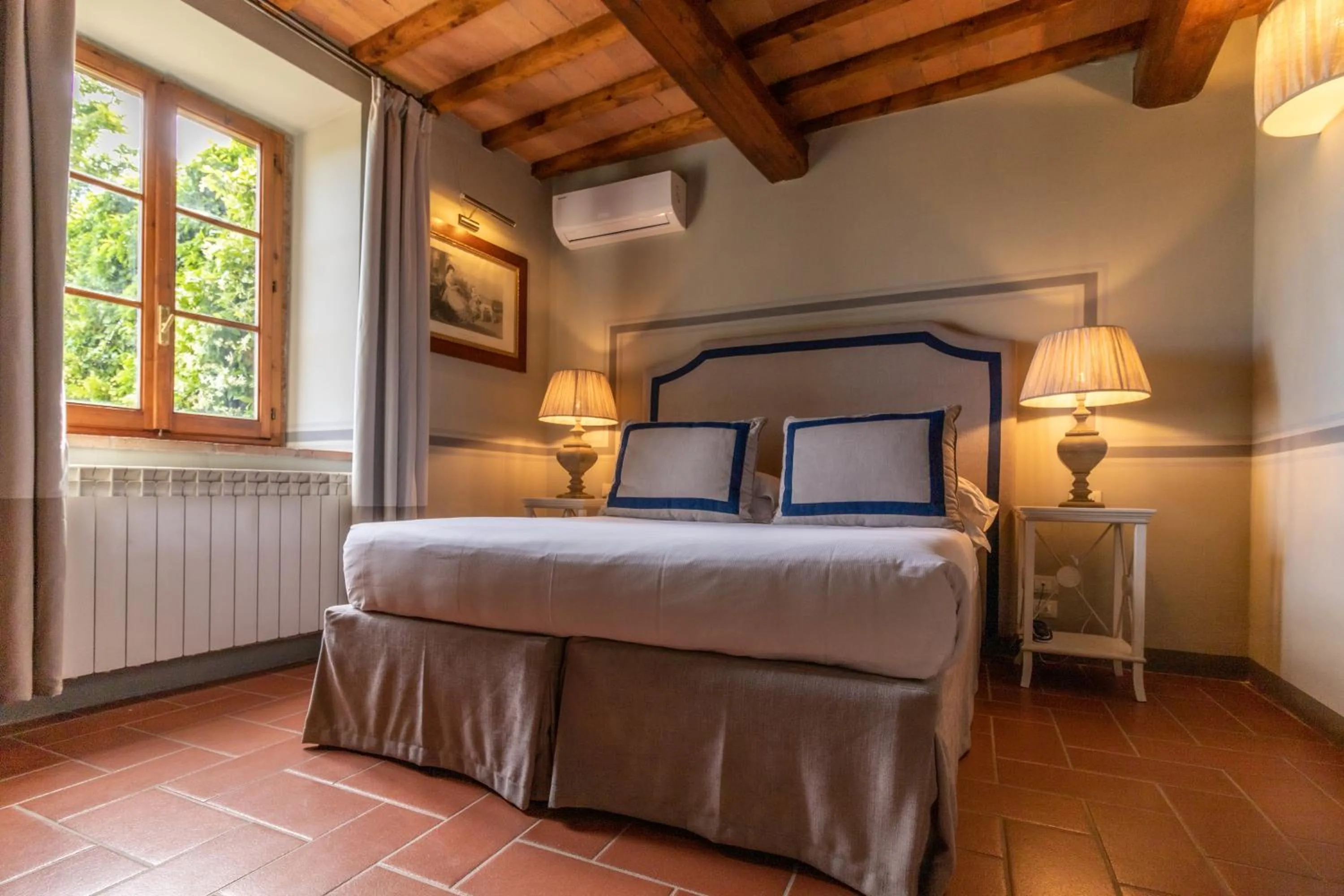 Bedroom, Bed in Relais Villa Olmo - Place of Charme