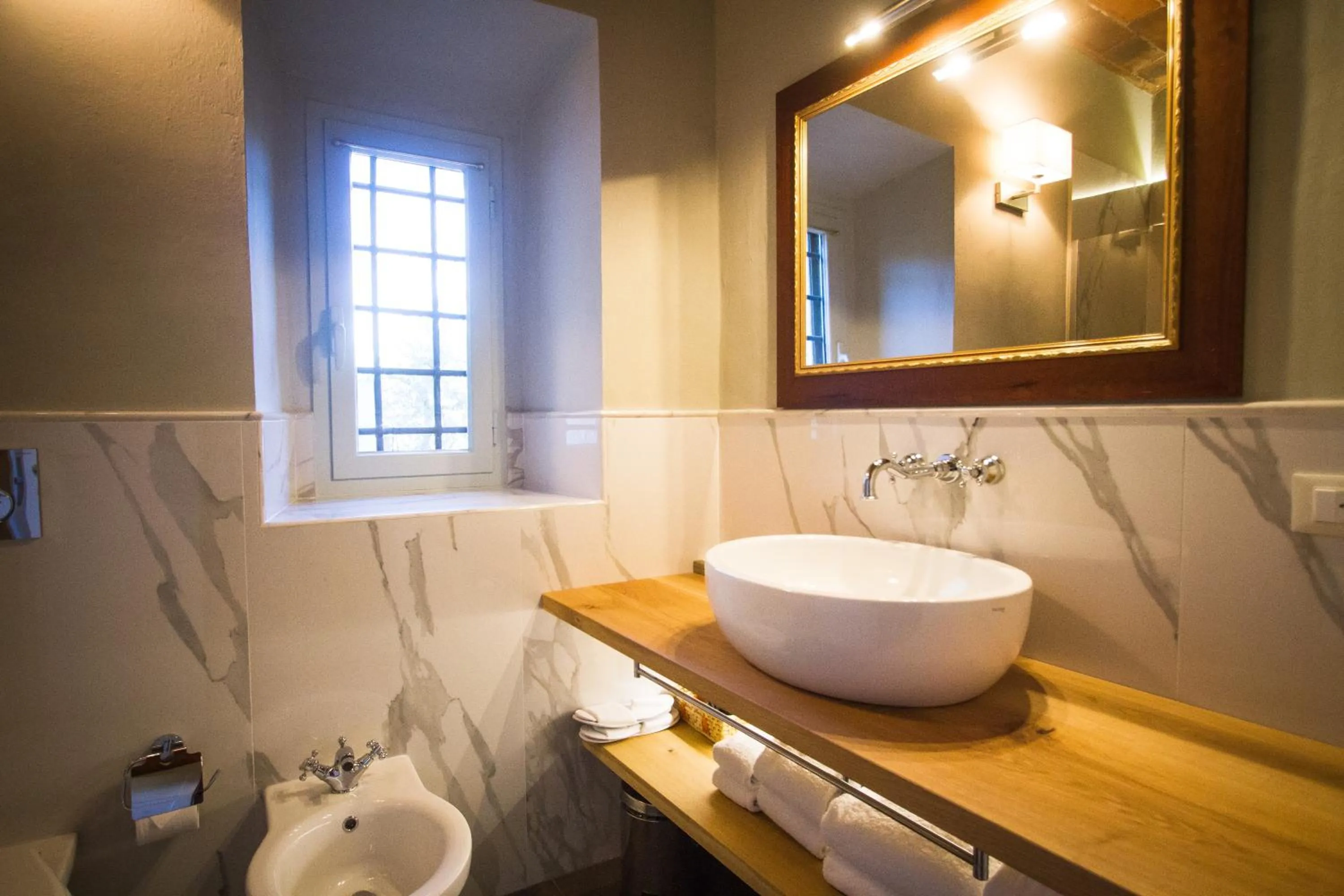 Bathroom in Relais Villa Olmo - Place of Charme