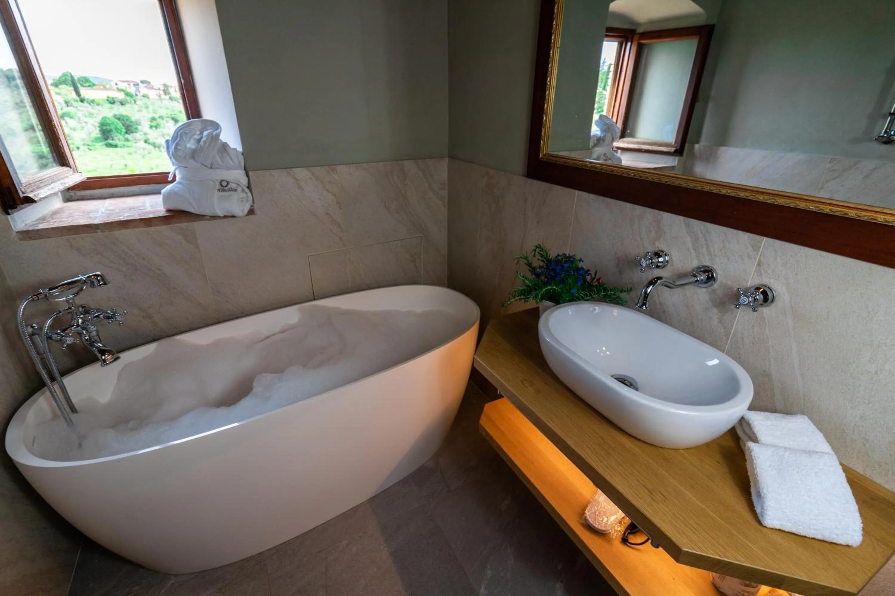 Bathroom in Relais Villa Olmo - Place of Charme