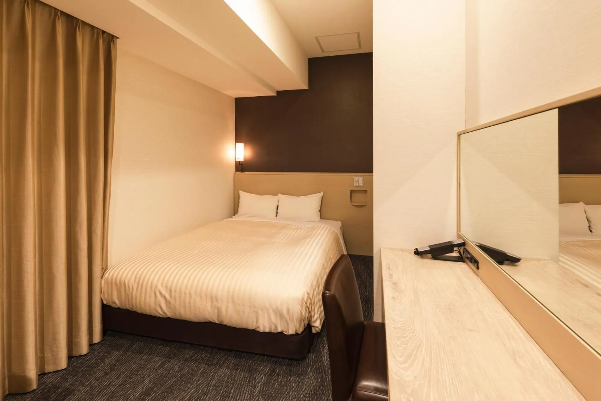 Bed in Sotetsu Fresa Inn Shimbashi Hibiyaguchi