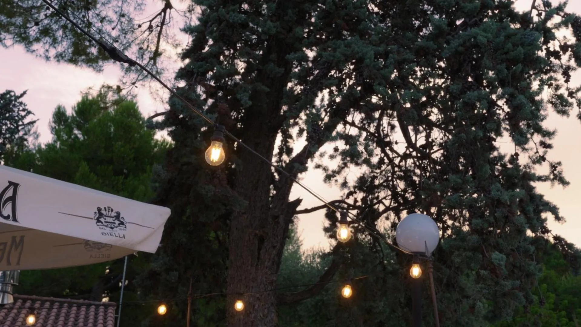 Restaurant/places to eat in Green Garden Village