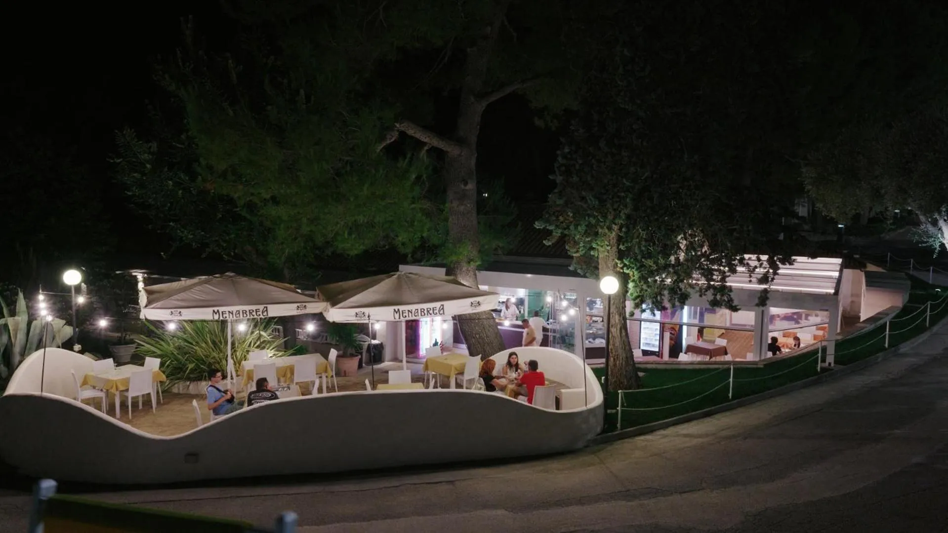 Restaurant/places to eat in Green Garden Village