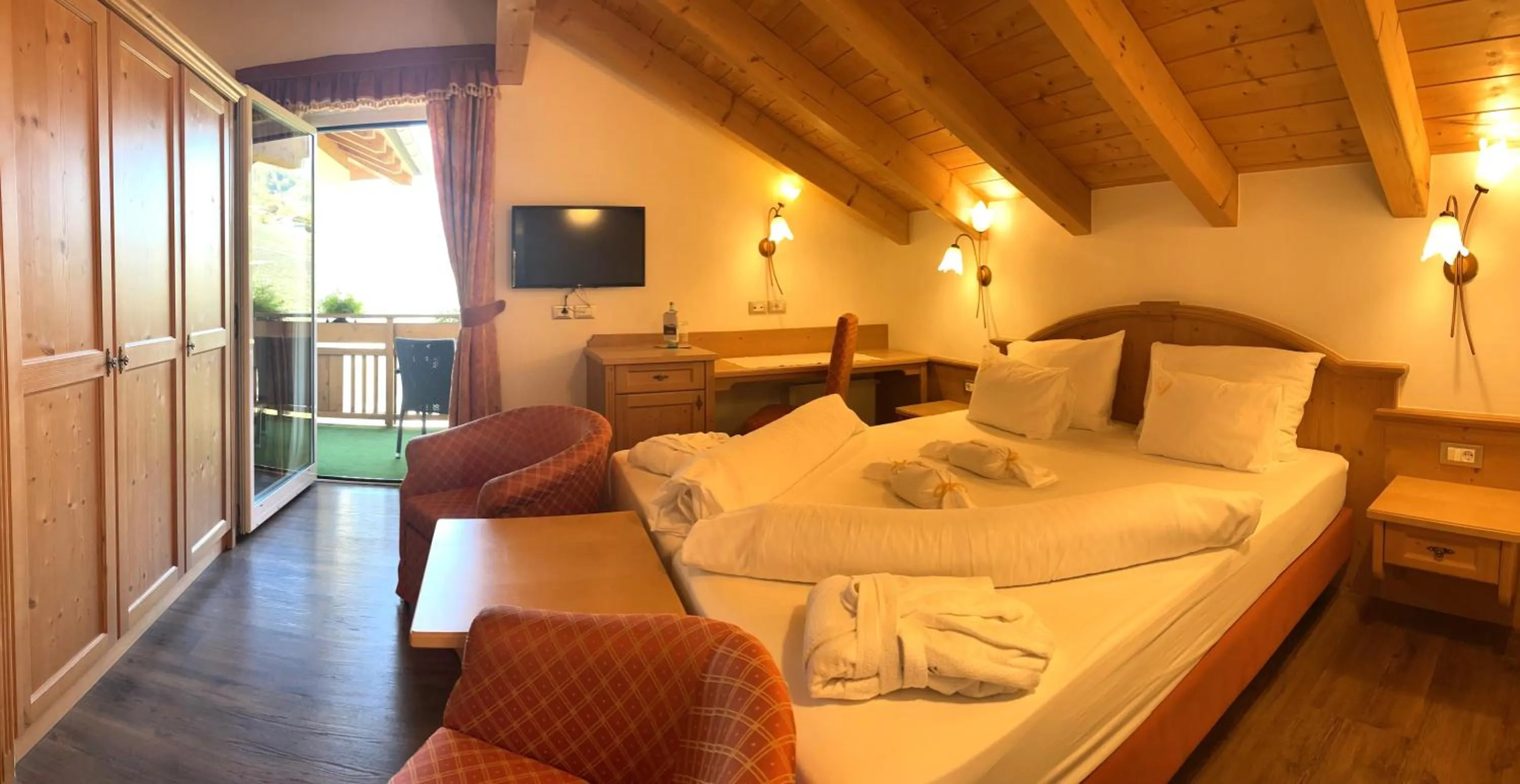 Photo of the whole room, Bed in Adults only Hotel Grafenstein