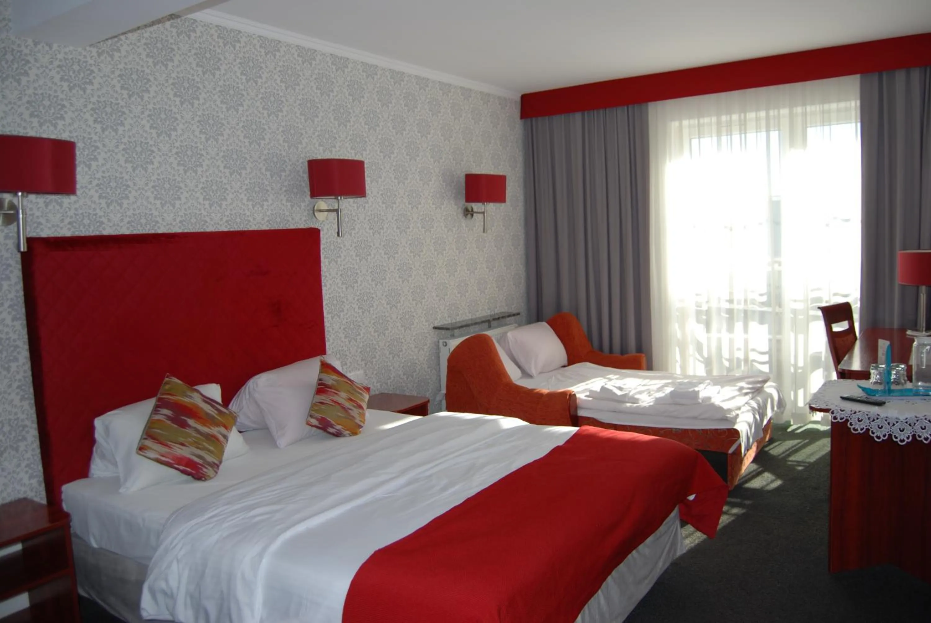 Photo of the whole room, Bed in Amigo Hotel