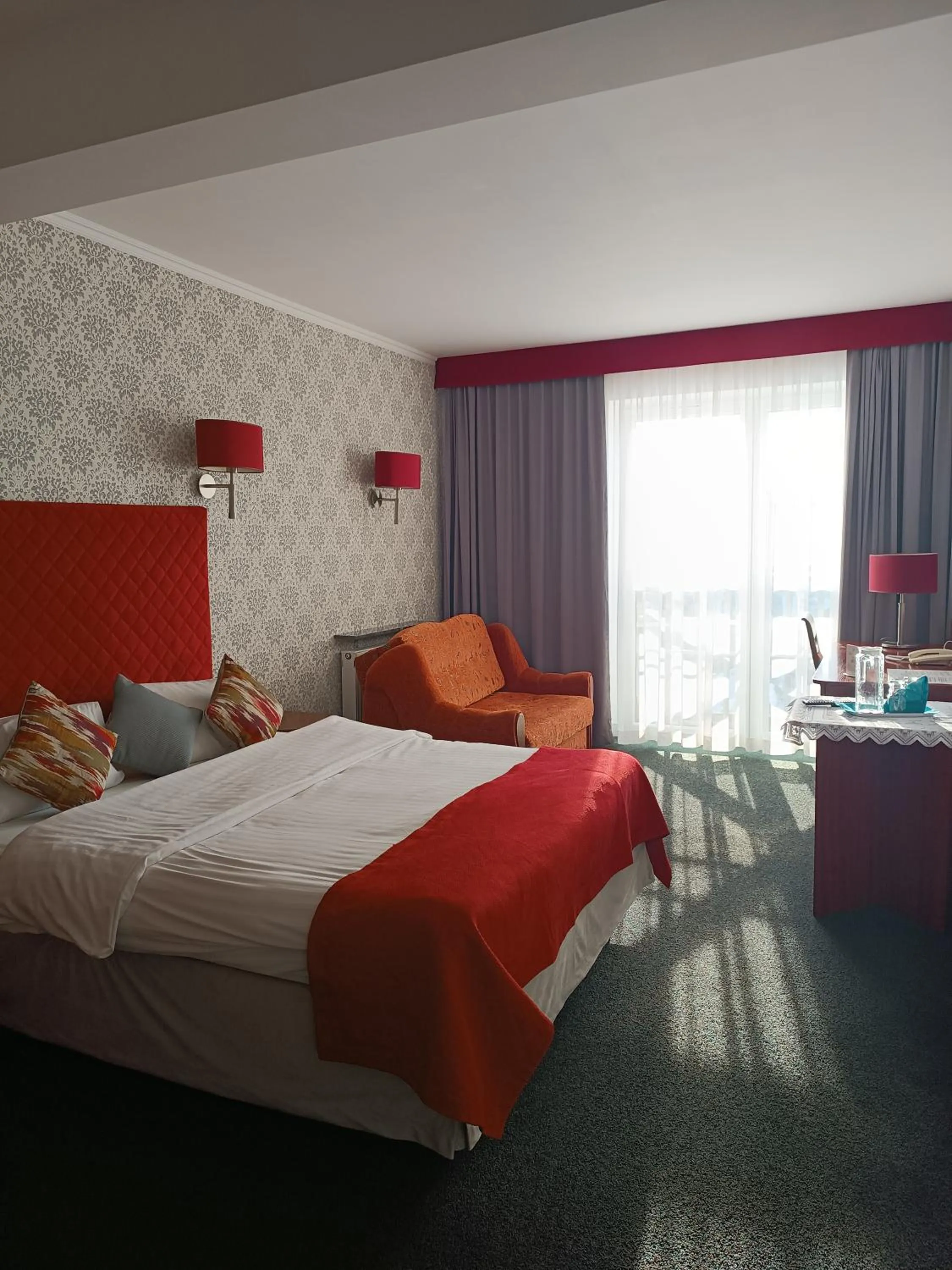 Photo of the whole room, Bed in Amigo Hotel