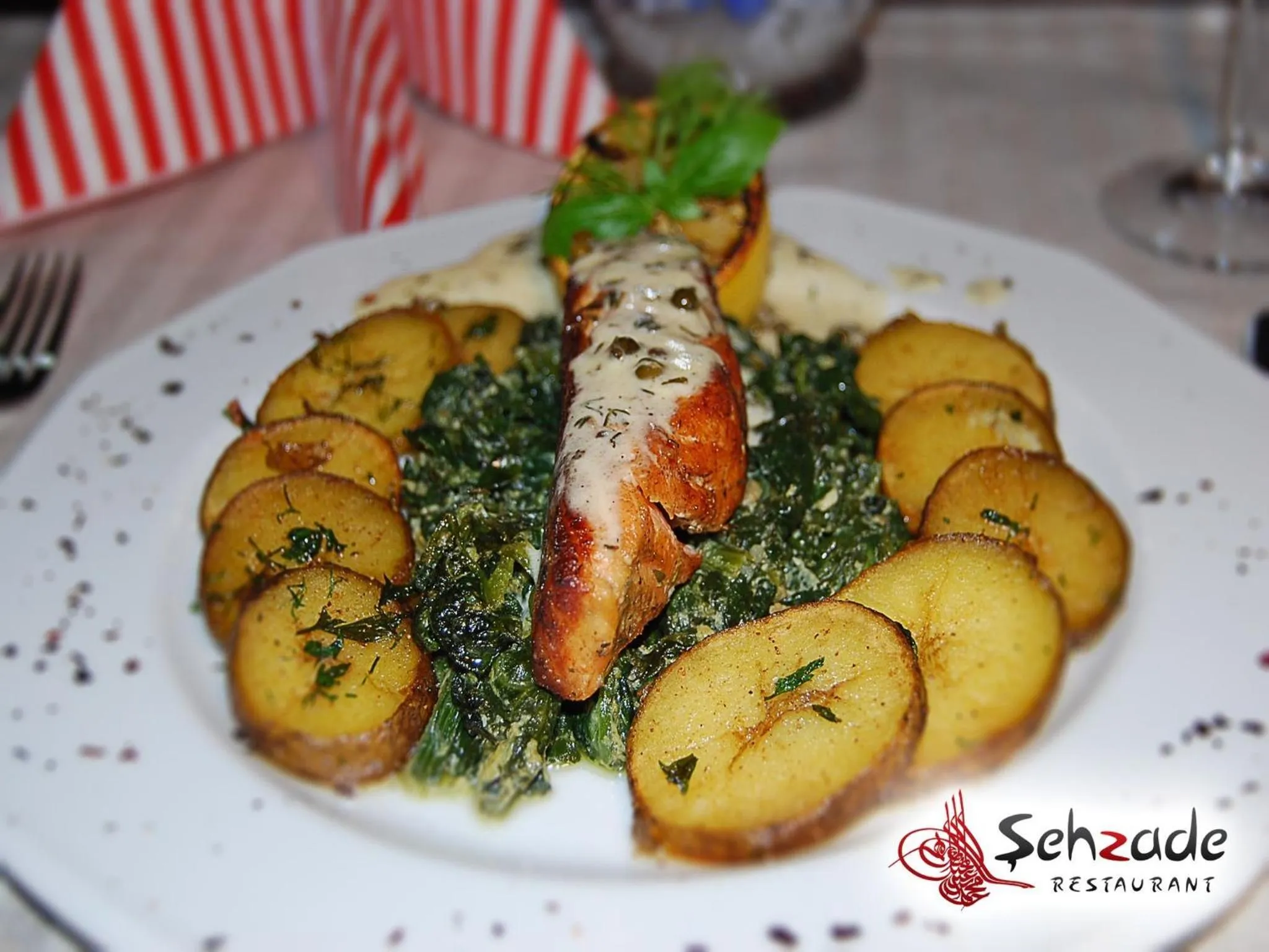 Restaurant/places to eat in Amigo Hotel