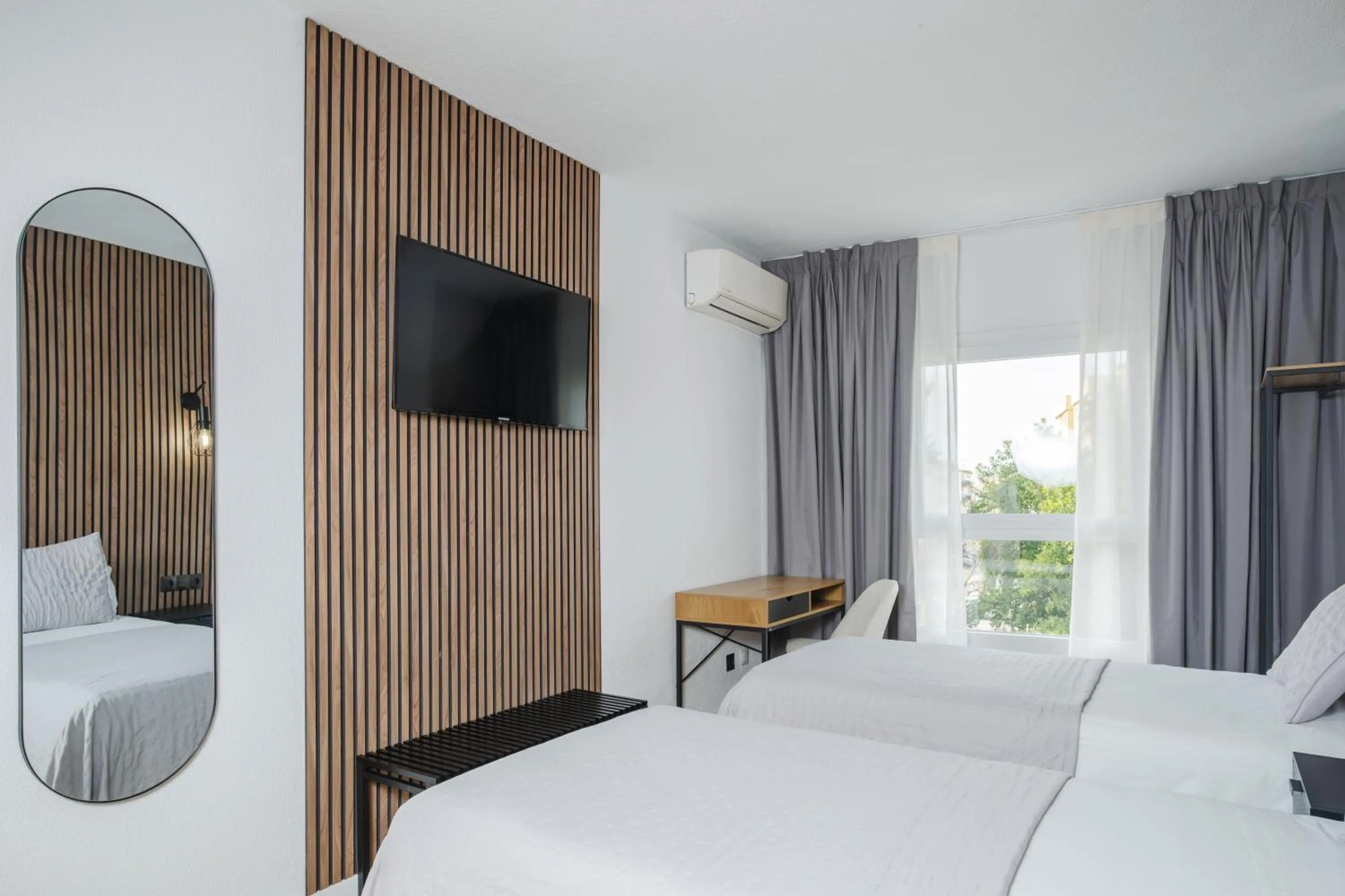 Bed in Mare Estepona Hotel