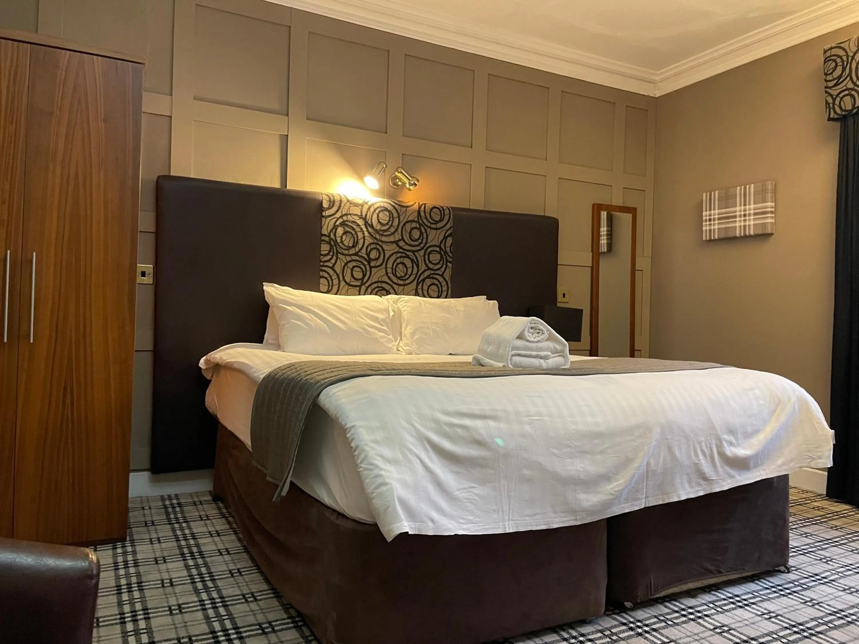 Photo of the whole room, Bed in Glazert Country House Hotel