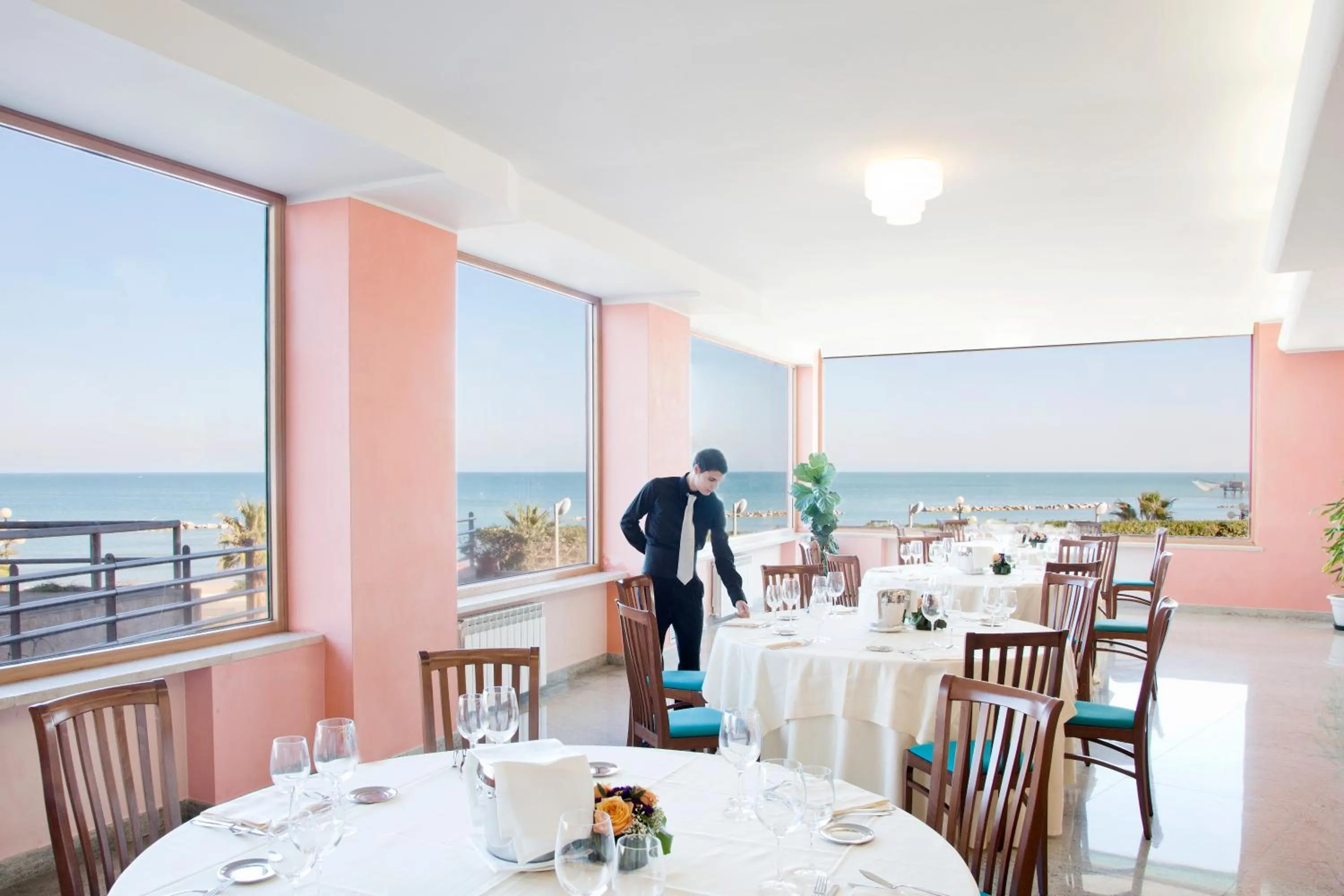 Restaurant/places to eat in Hotel Meridiano
