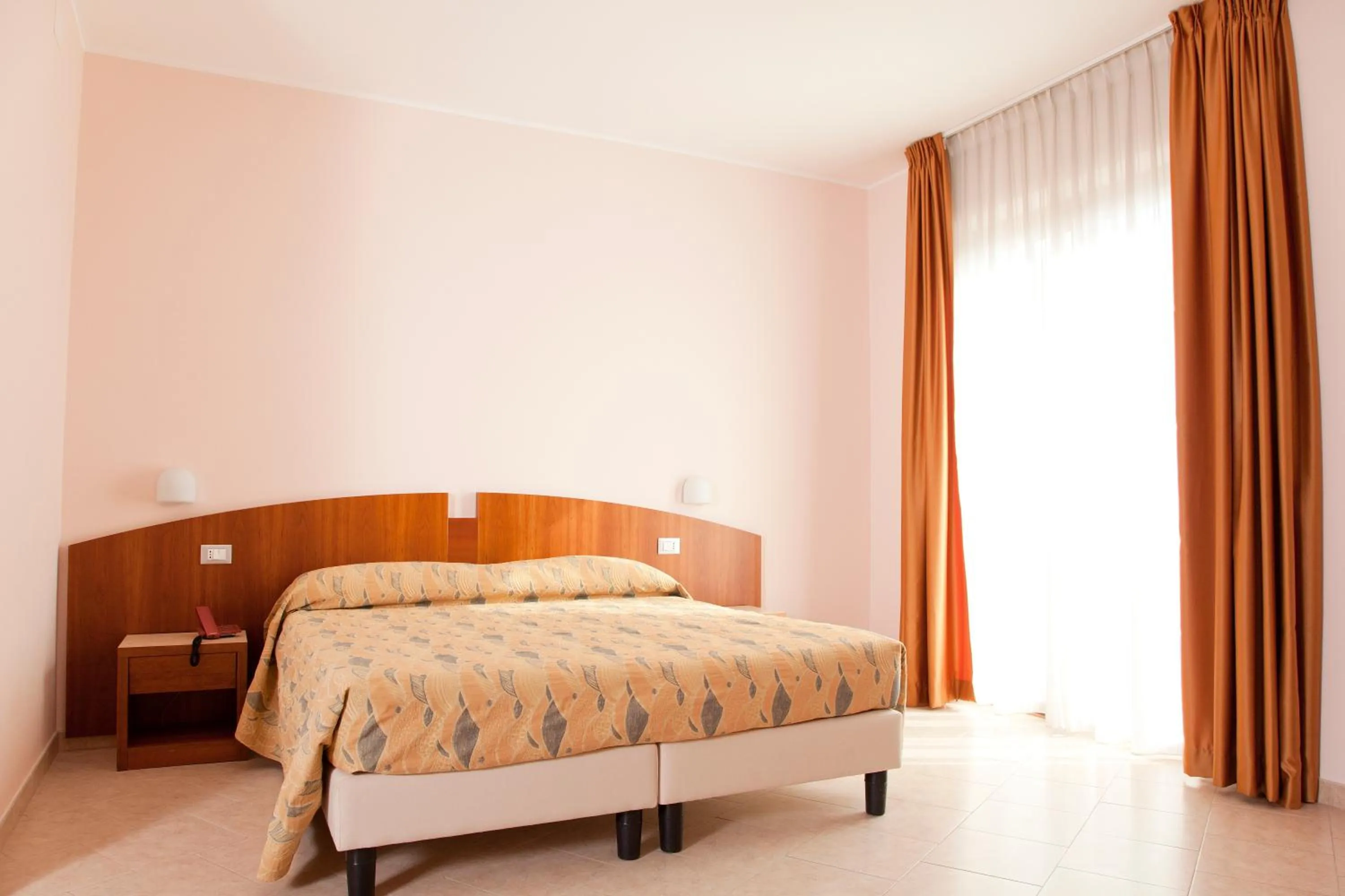 Photo of the whole room, Bed in Hotel Meridiano