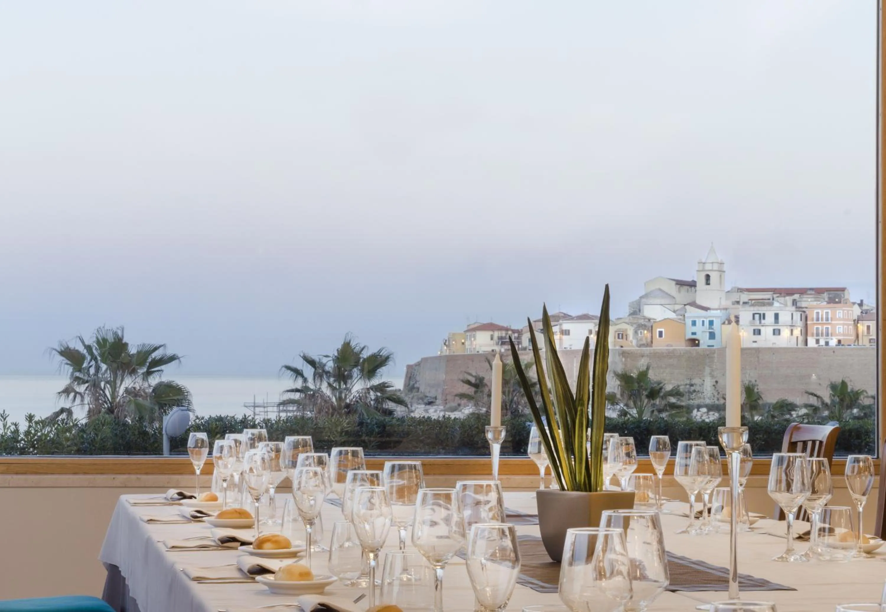 Restaurant/places to eat in Hotel Meridiano