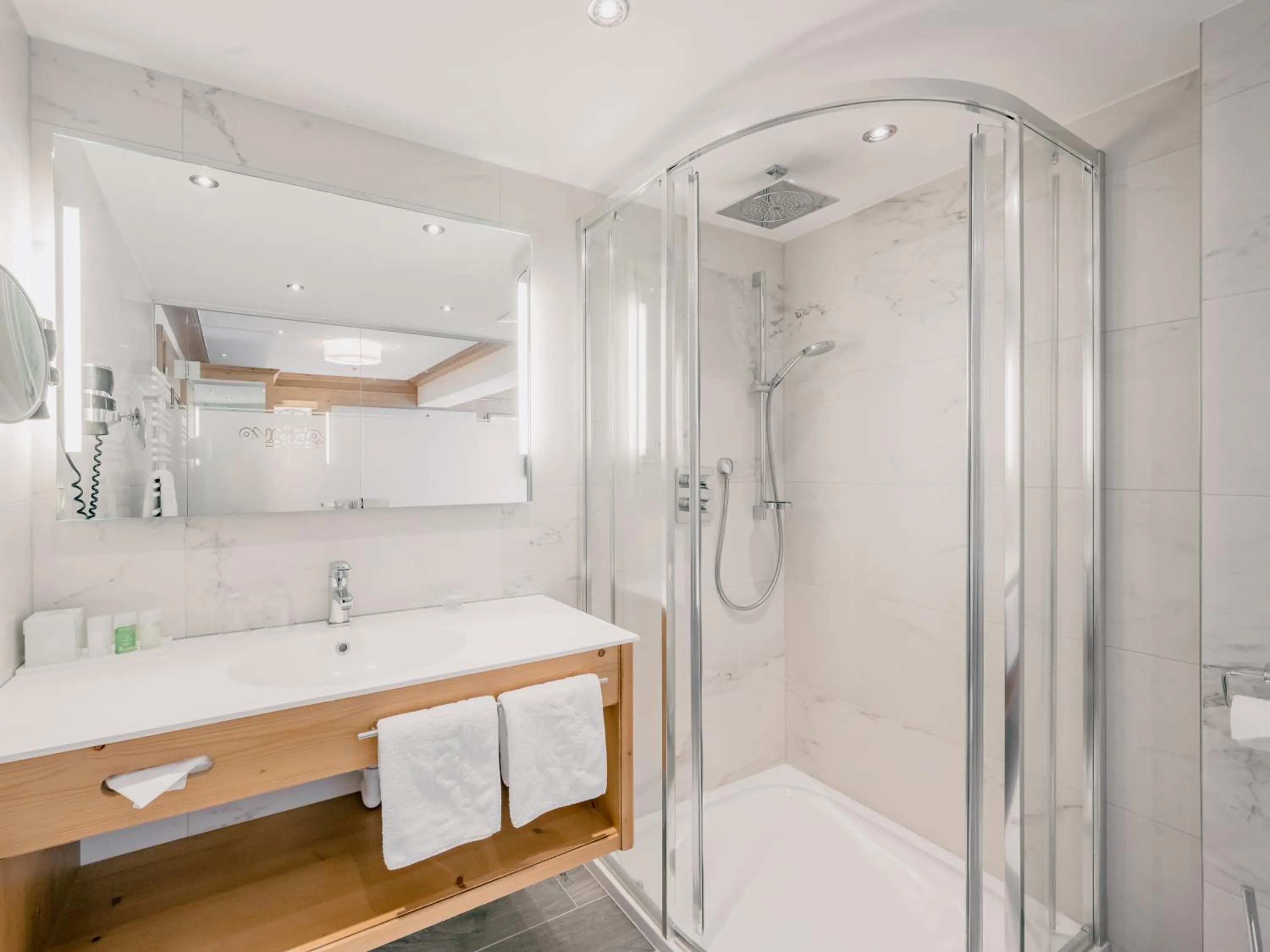 Gourmet & Wine Hotel Austria - 4 Sterne superior - Ski In Ski Out