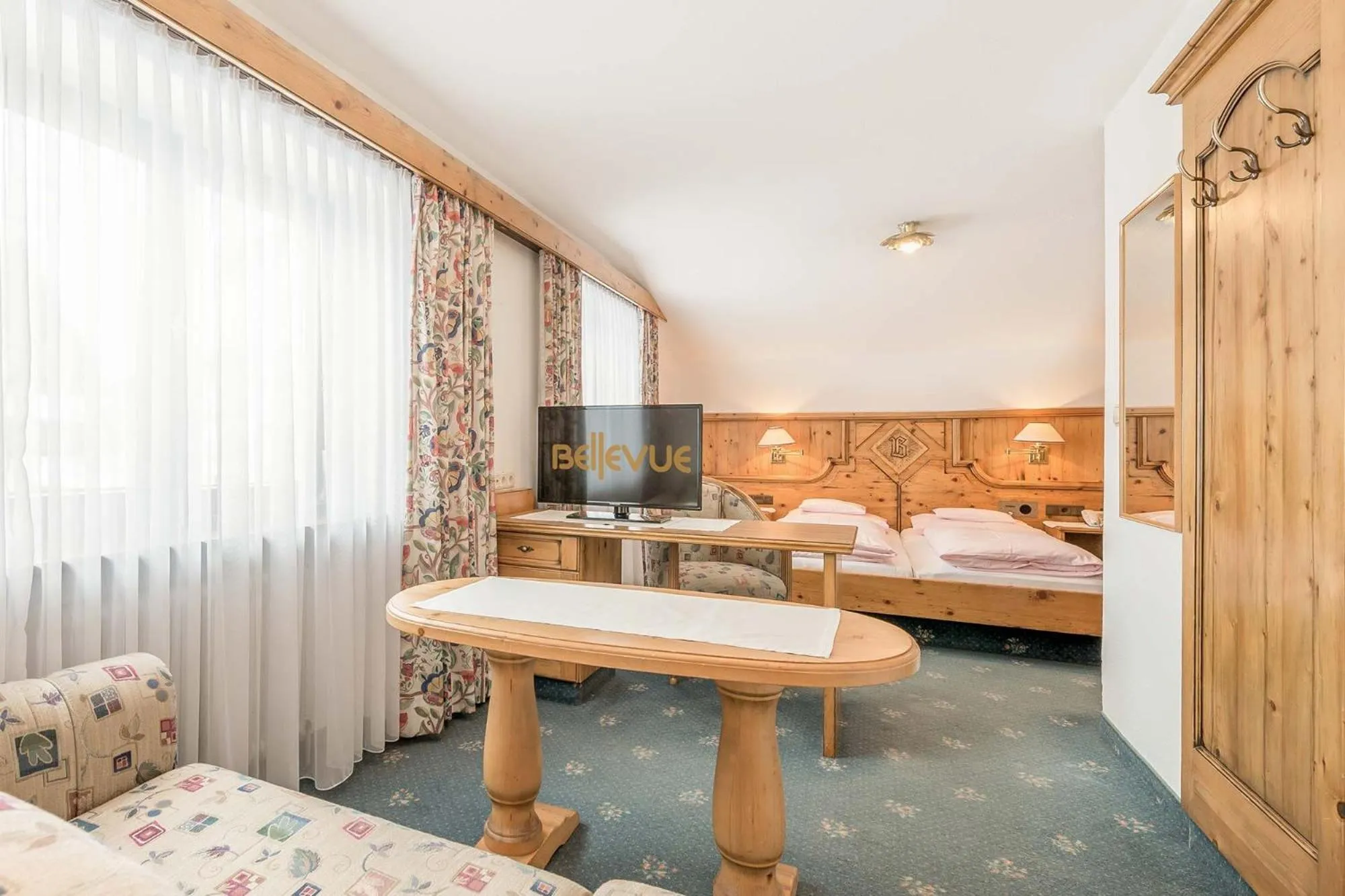 Bed in Hotel Bellevue - 4 Sterne superior