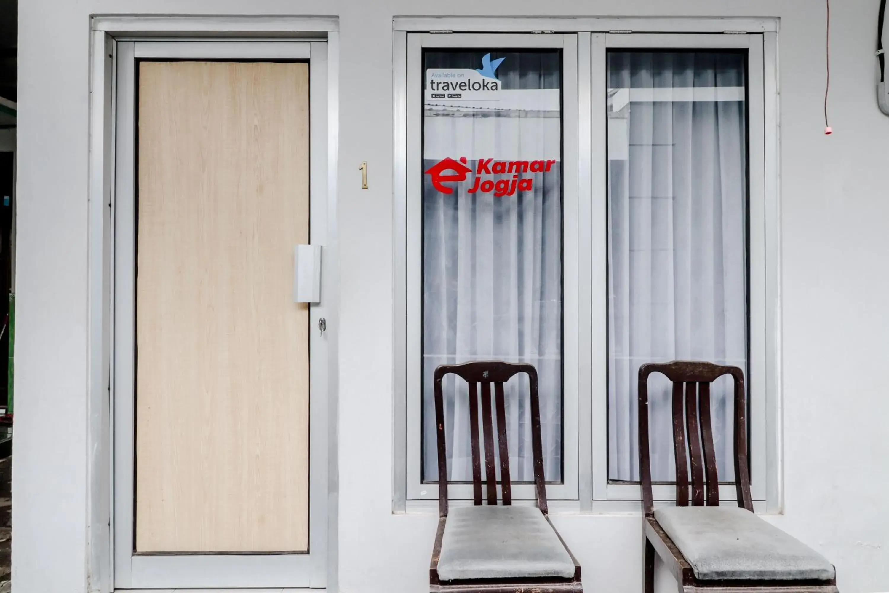 Facade/entrance in E Kamar Jogja Facade/entrance in E Kamar Jogja