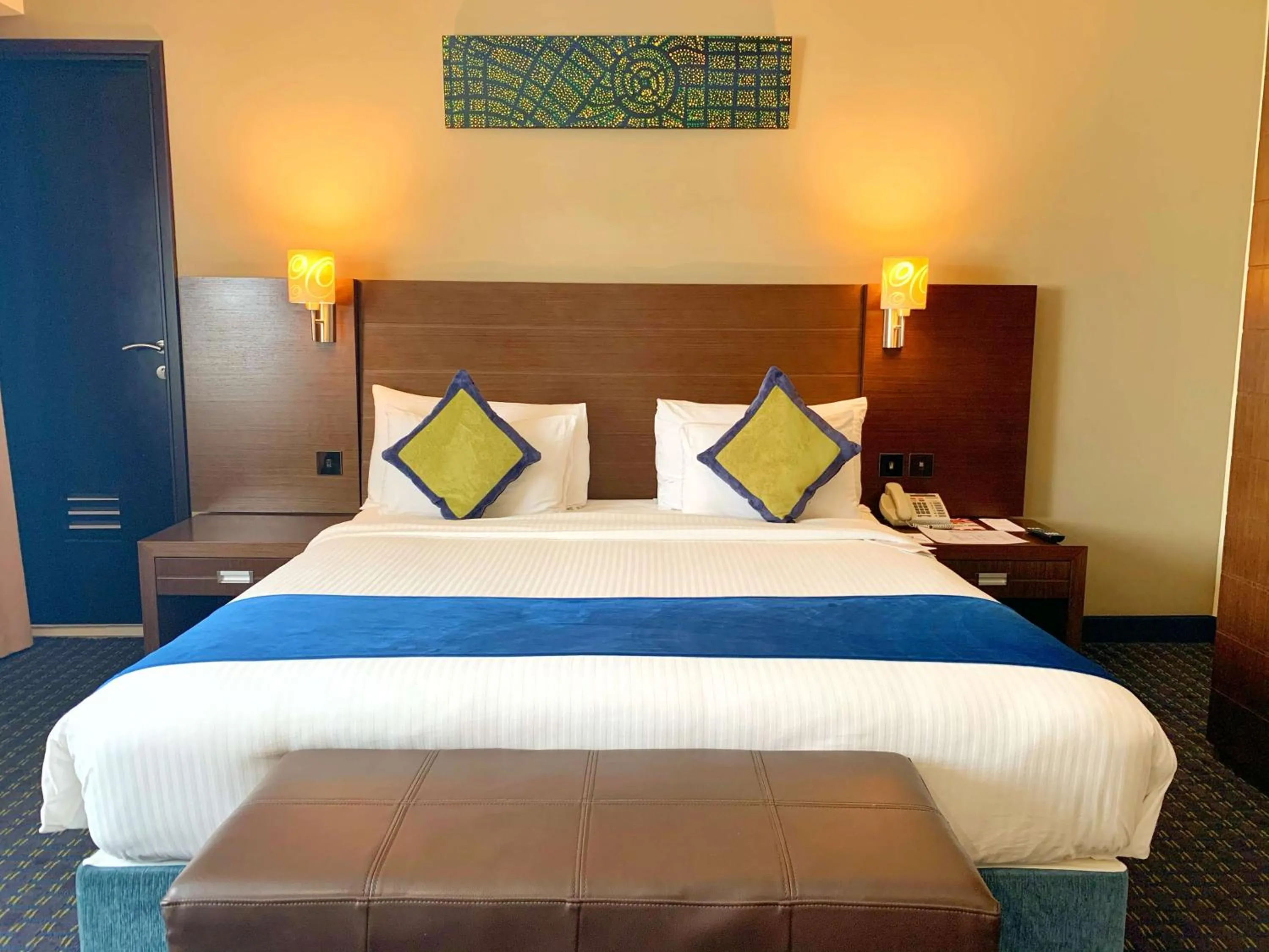 Photo of the whole room, Bed in Best Western Premier Muscat