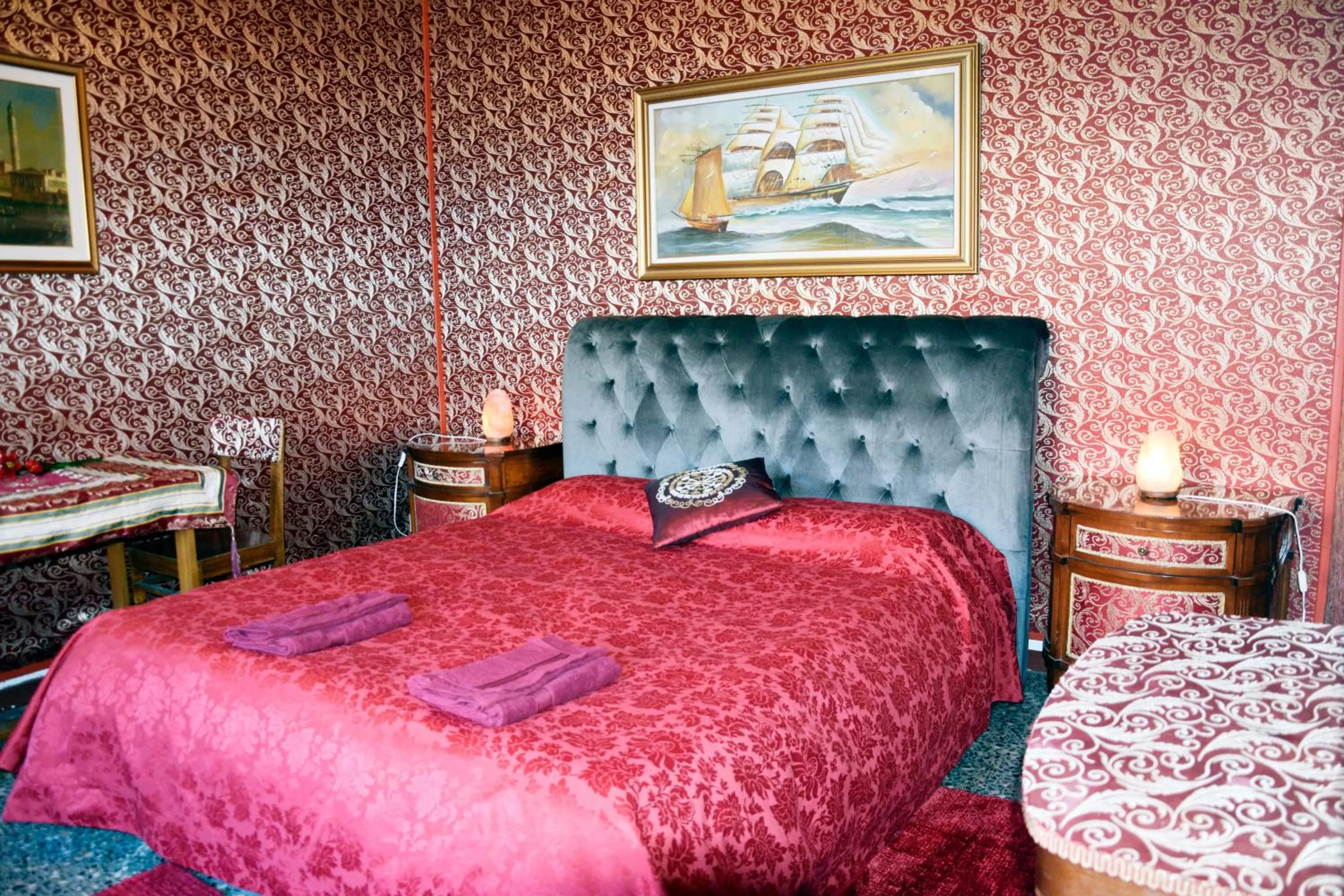 Bed in Venice Rainbow Apartment San Marco