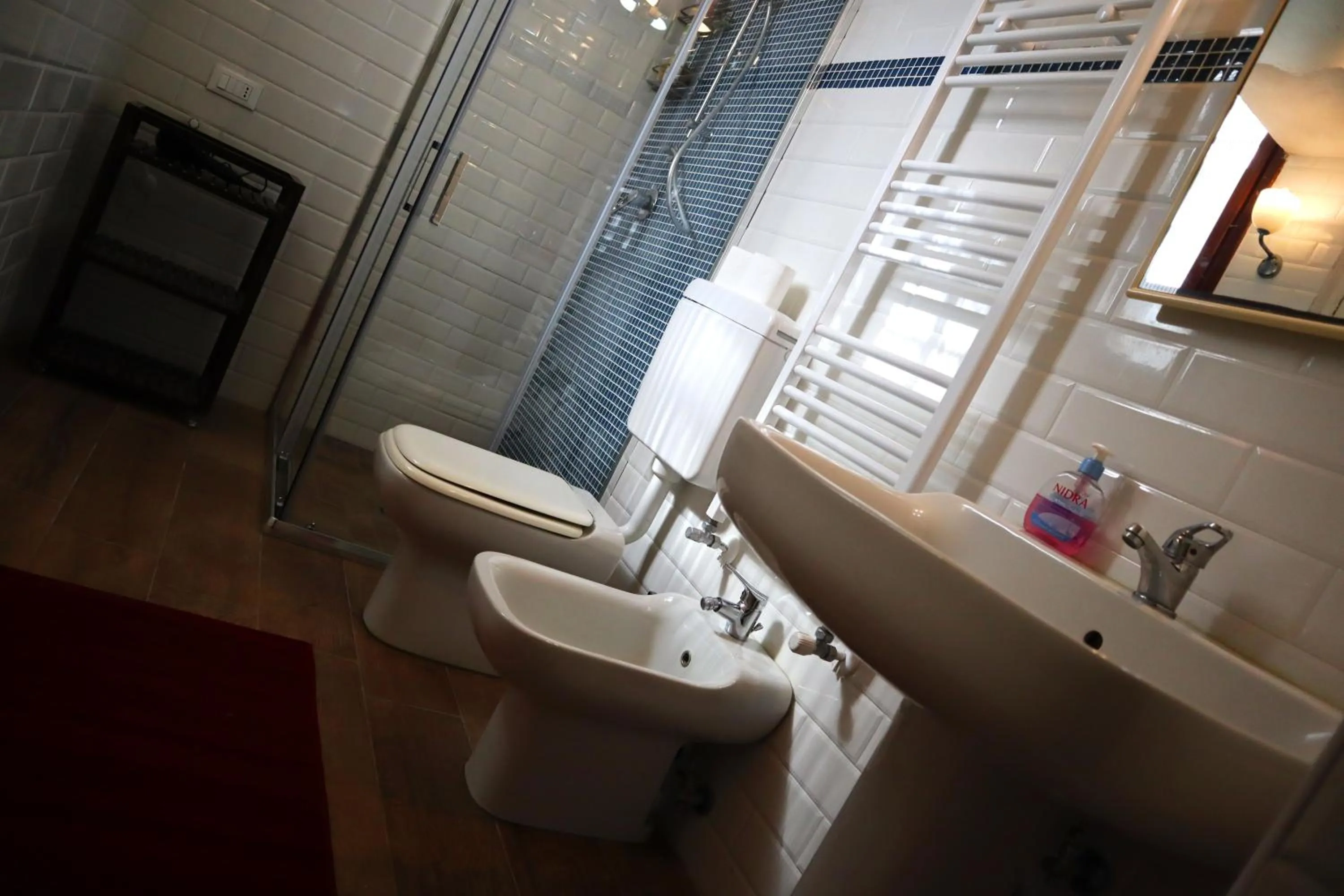 Shower in Venice Rainbow Apartment San Marco