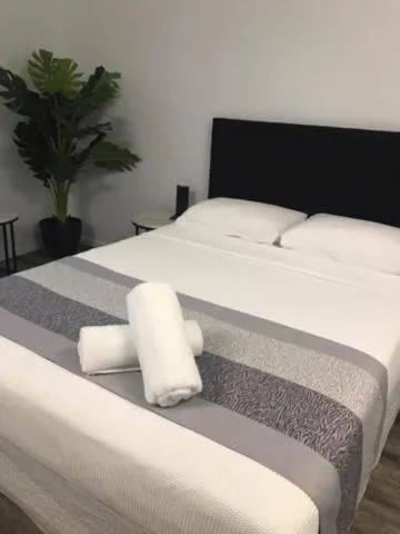 Bedroom, Bed in Escape On Lake