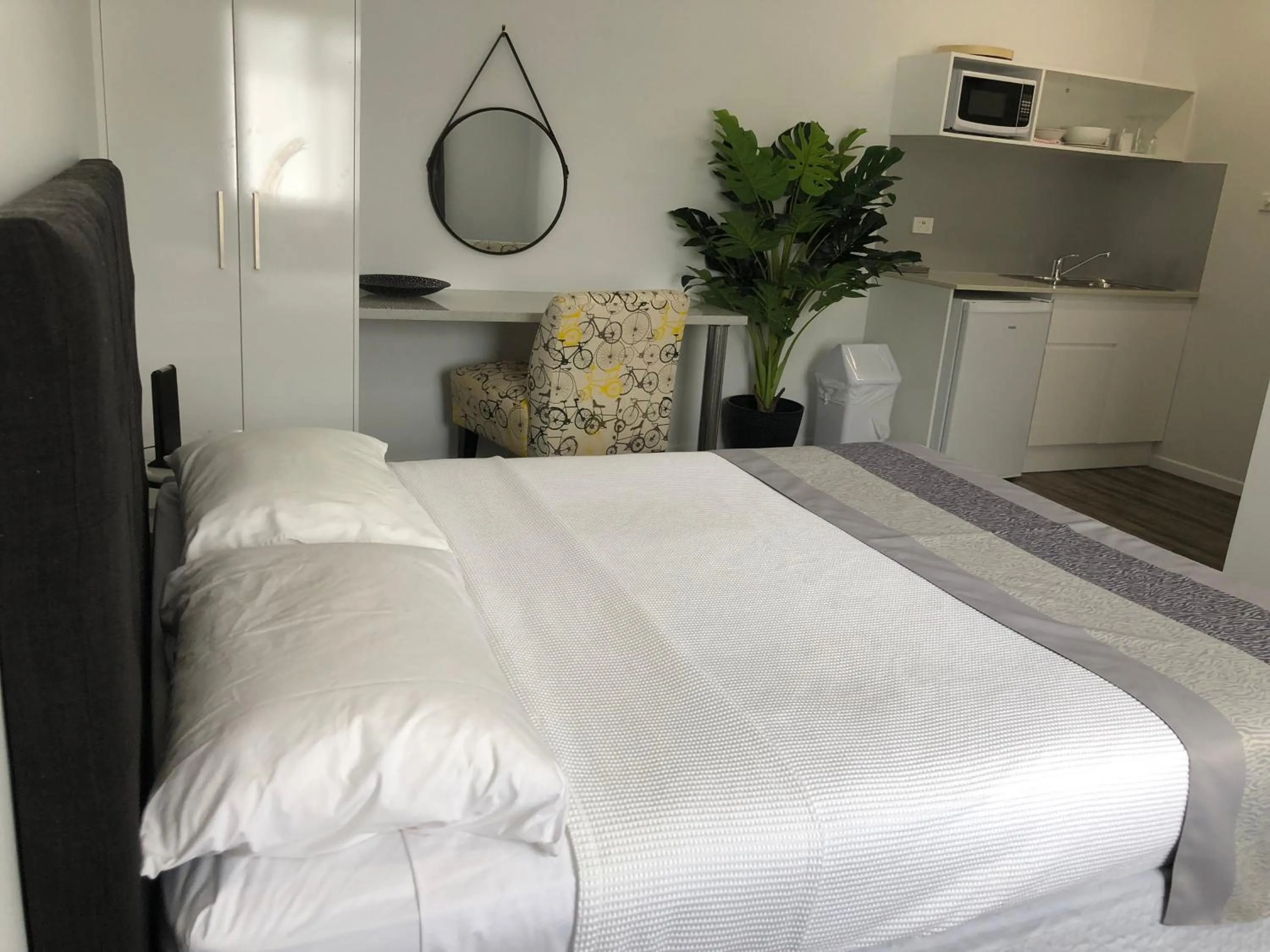 Bed in Escape On Lake