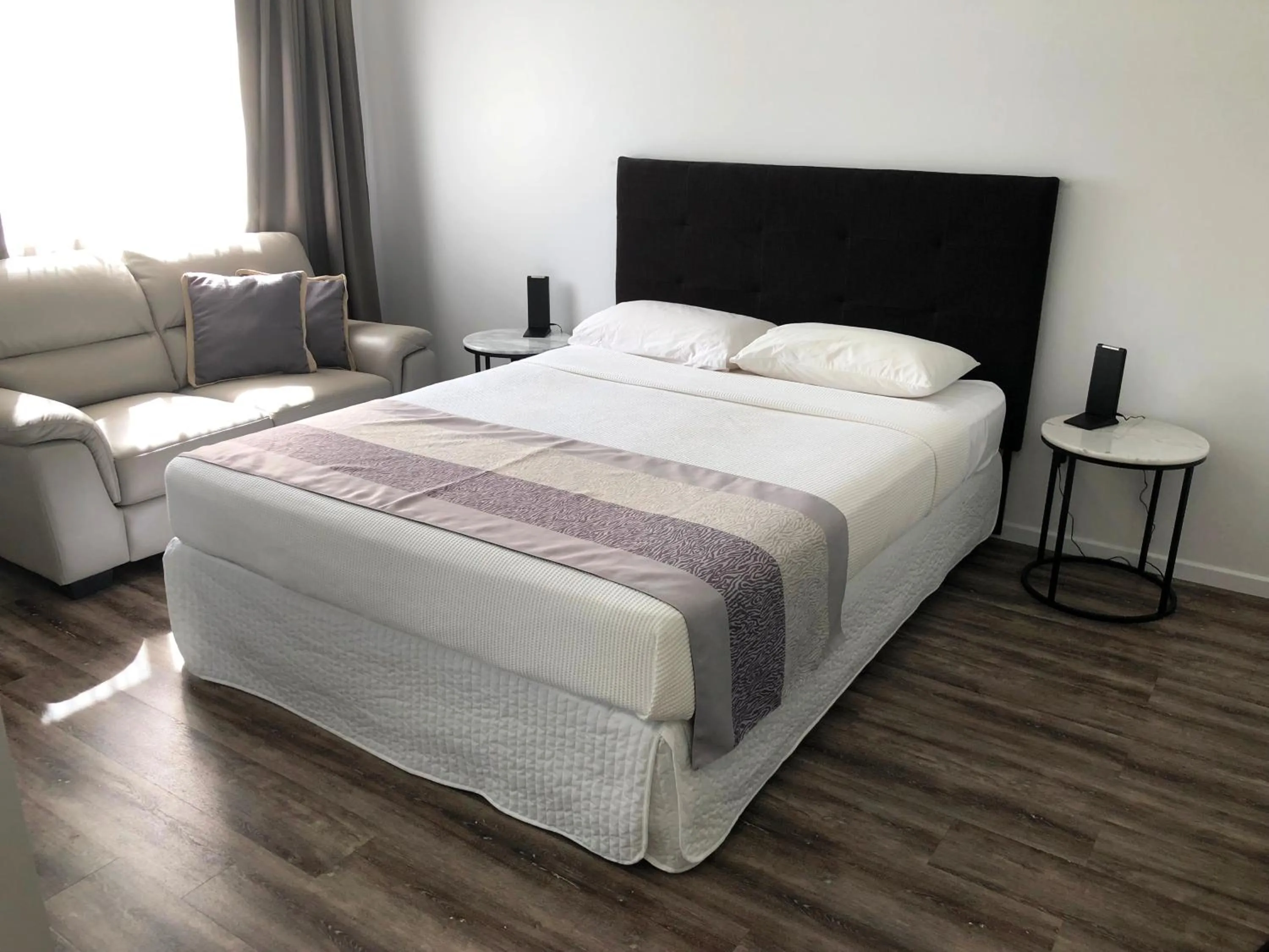 Bed in Escape On Lake