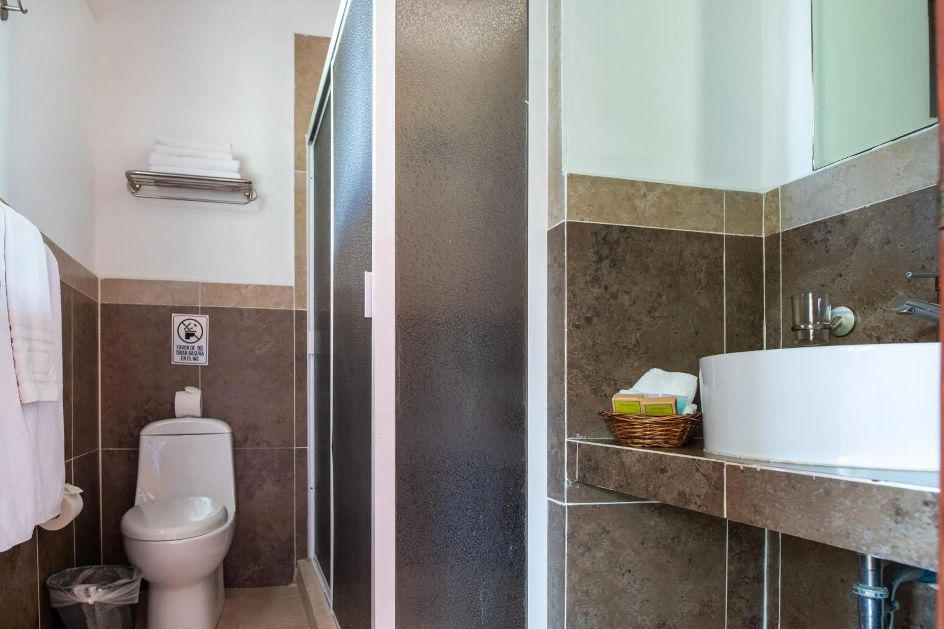 Bathroom in Molinillos Mountain Resort