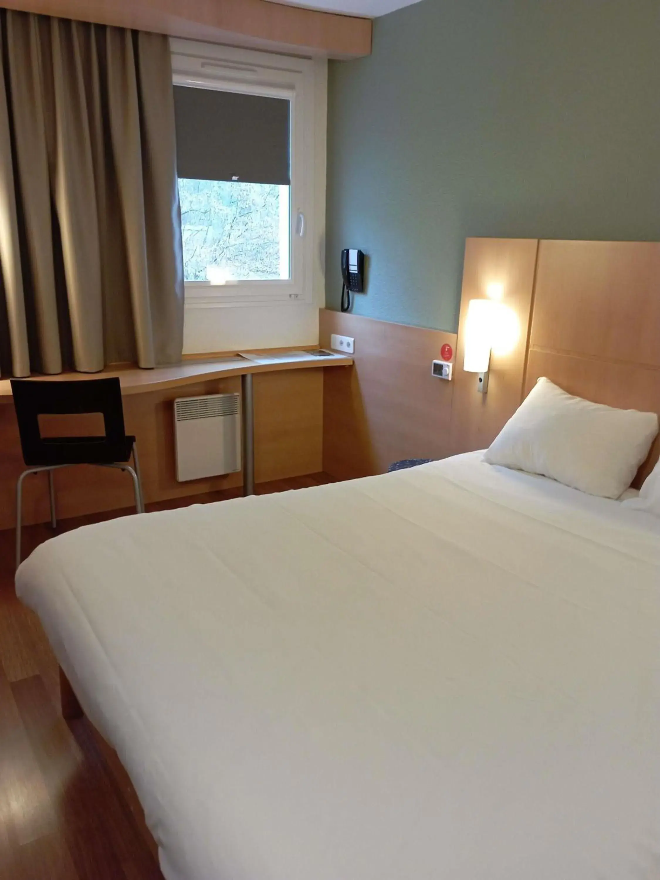 Bedroom, Bed in ibis les Etangs des Moines Bedroom, Bed in ibis les Etangs des Moines